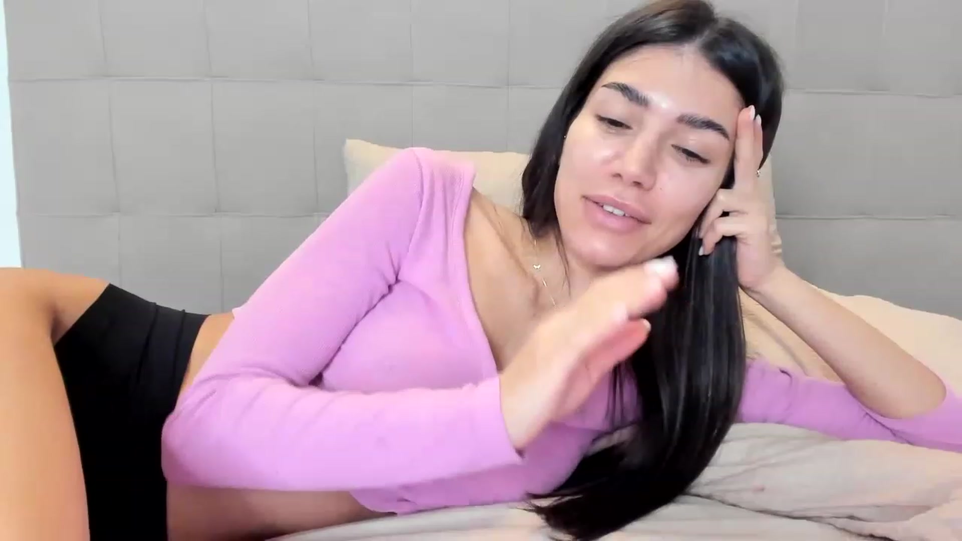 Gallery image thumbnail from Bee_Bee's myfreecams stream on, 12/04/2022, 21:43 image 3 of 20