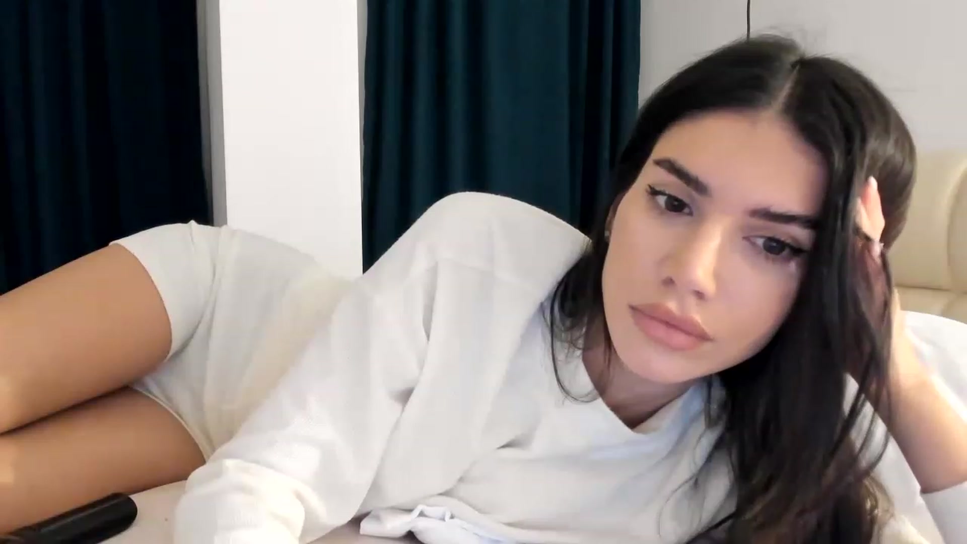 Gallery image thumbnail from Bee_Bee's myfreecams stream on, 12/08/2022, 21:13 image 13 of 20