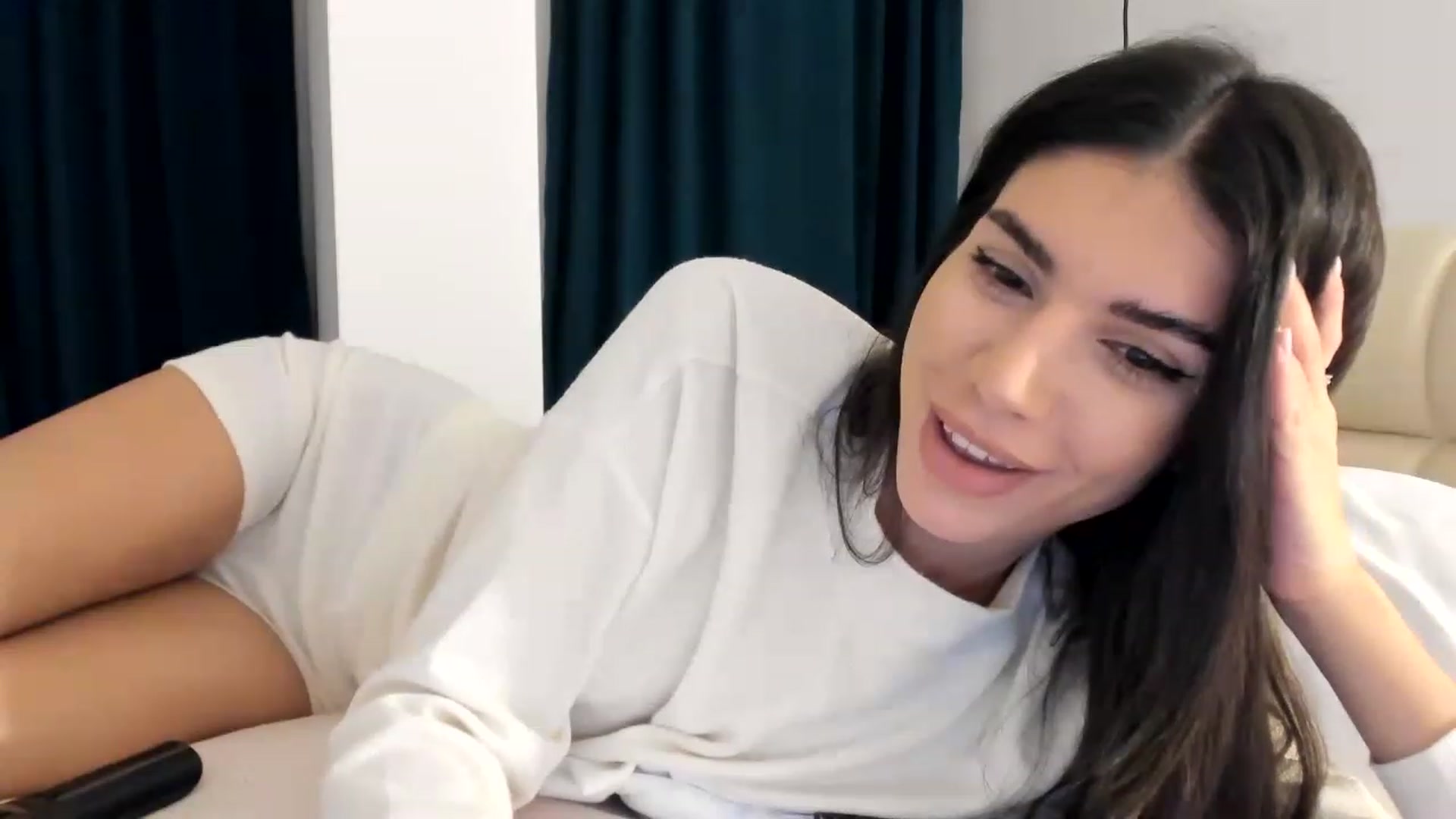 Gallery image thumbnail from Bee_Bee's myfreecams stream on, 12/08/2022, 21:13 image 12 of 20