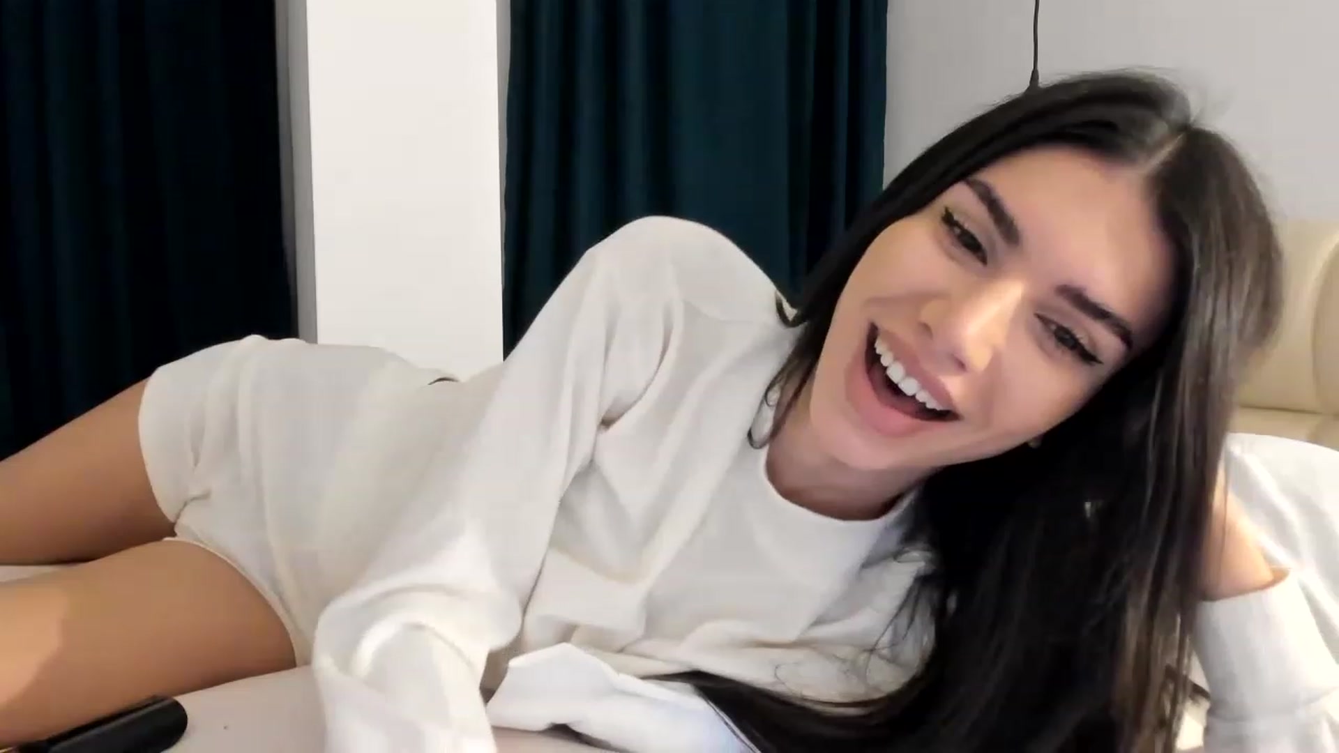 Gallery image thumbnail from Bee_Bee's myfreecams stream on, 12/08/2022, 21:13 image 4 of 20