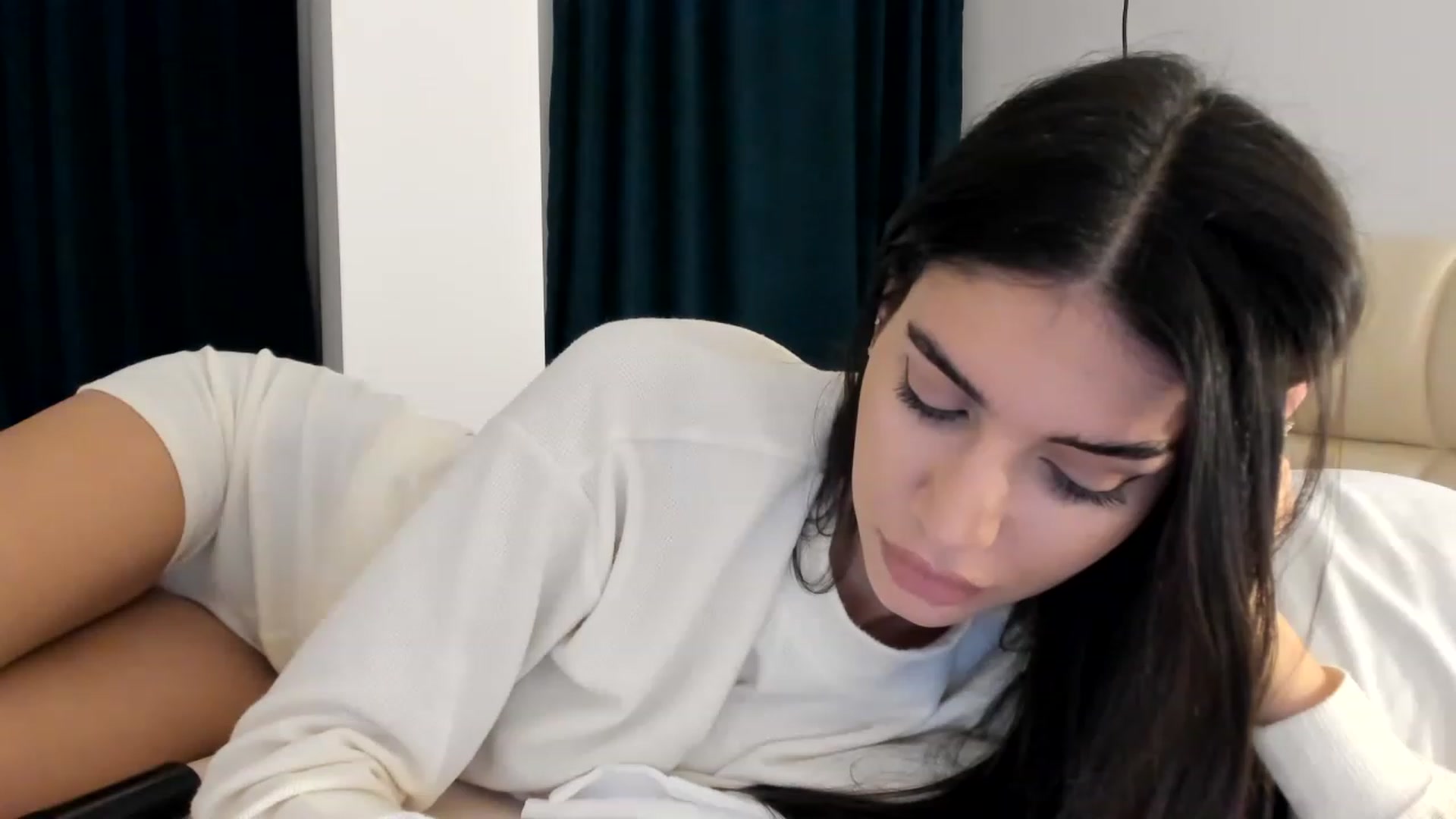 Gallery image thumbnail from Bee_Bee's myfreecams stream on, 12/08/2022, 21:13 image 5 of 20