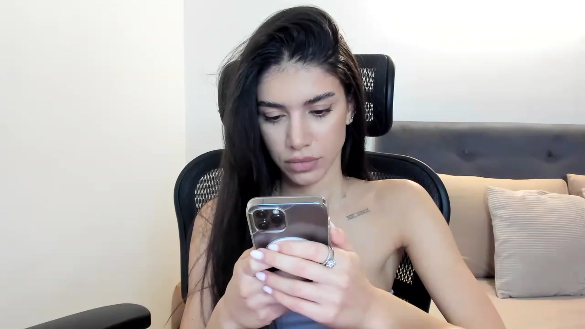 Gallery image thumbnail from Bee_Bee's myfreecams stream on, 12/12/2022, 20:31 image 11 of 20