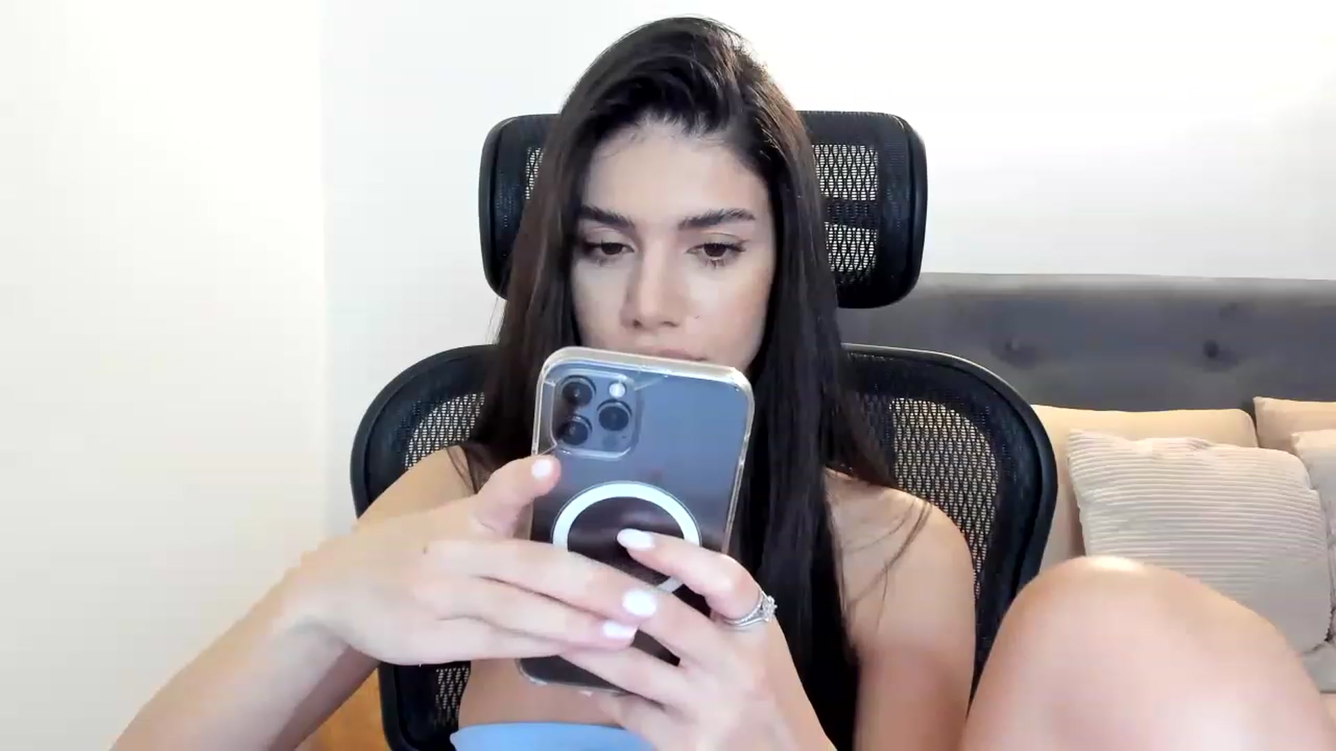 Gallery image thumbnail from Bee_Bee's myfreecams stream on, 12/12/2022, 22:15 image 7 of 20