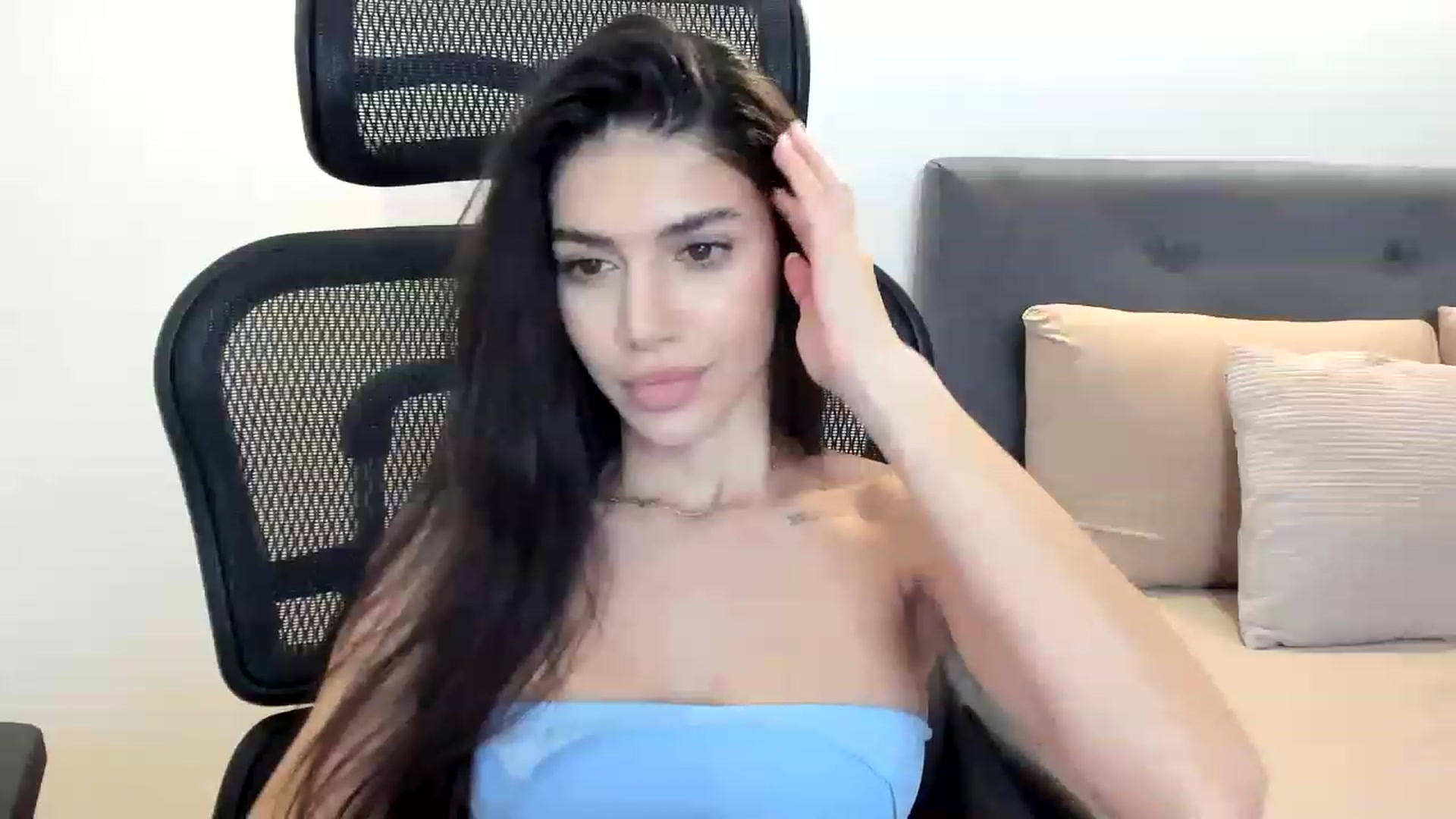 Gallery image thumbnail from Bee_Bee's myfreecams stream on, 12/12/2022, 22:15 image 11 of 20