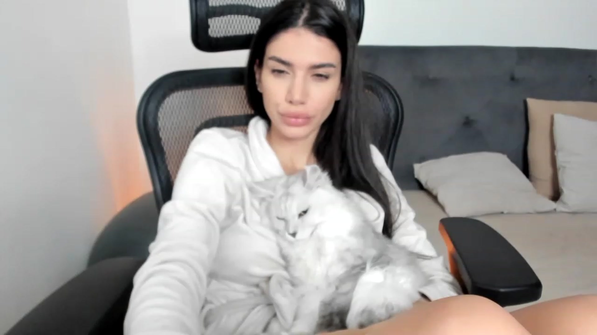 Gallery image thumbnail from Bee_Bee's myfreecams stream on, 12/15/2022, 22:07 image 4 of 20