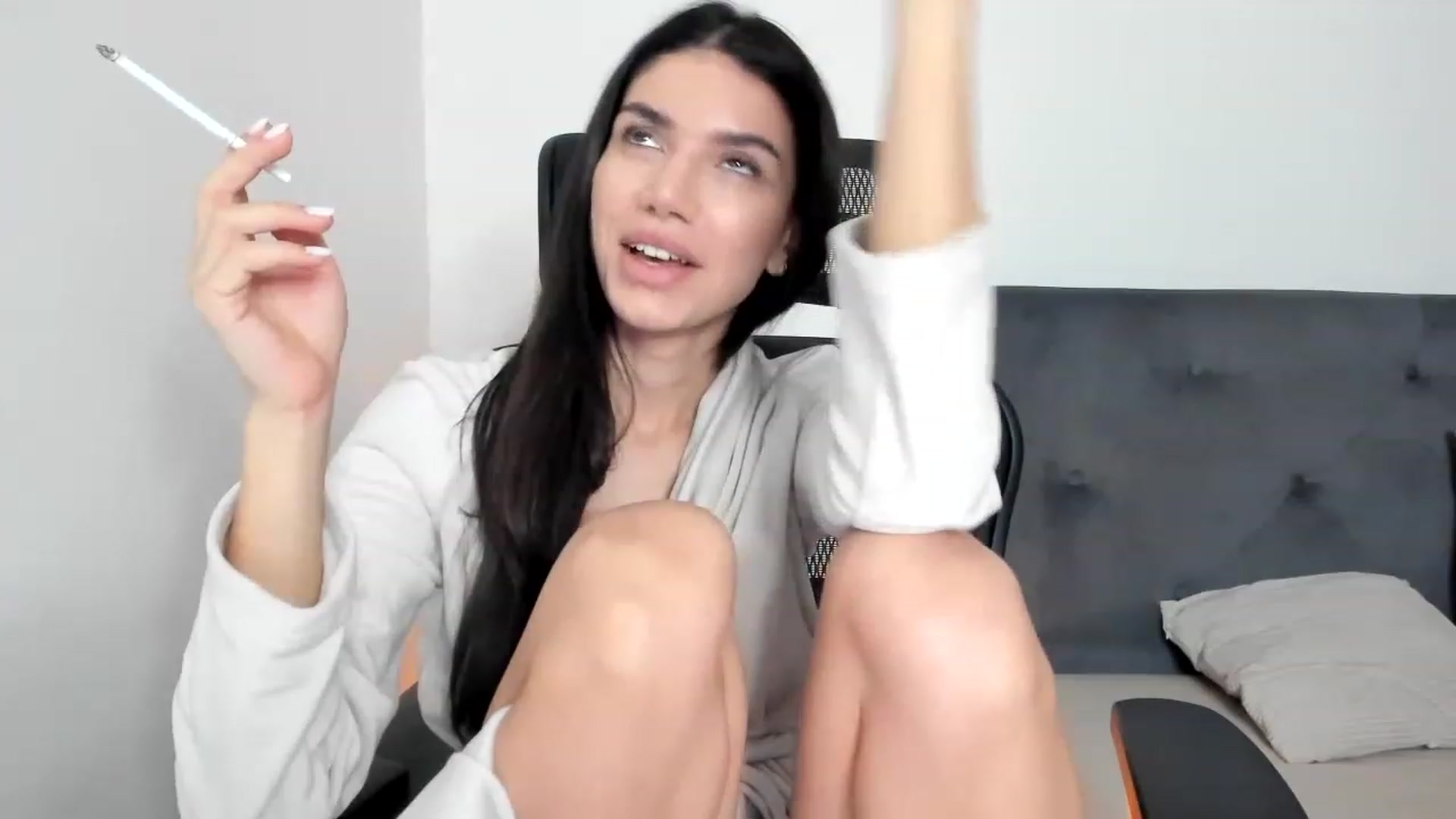 Gallery image thumbnail from Bee_Bee's myfreecams stream on, 12/15/2022, 22:07 image 16 of 20