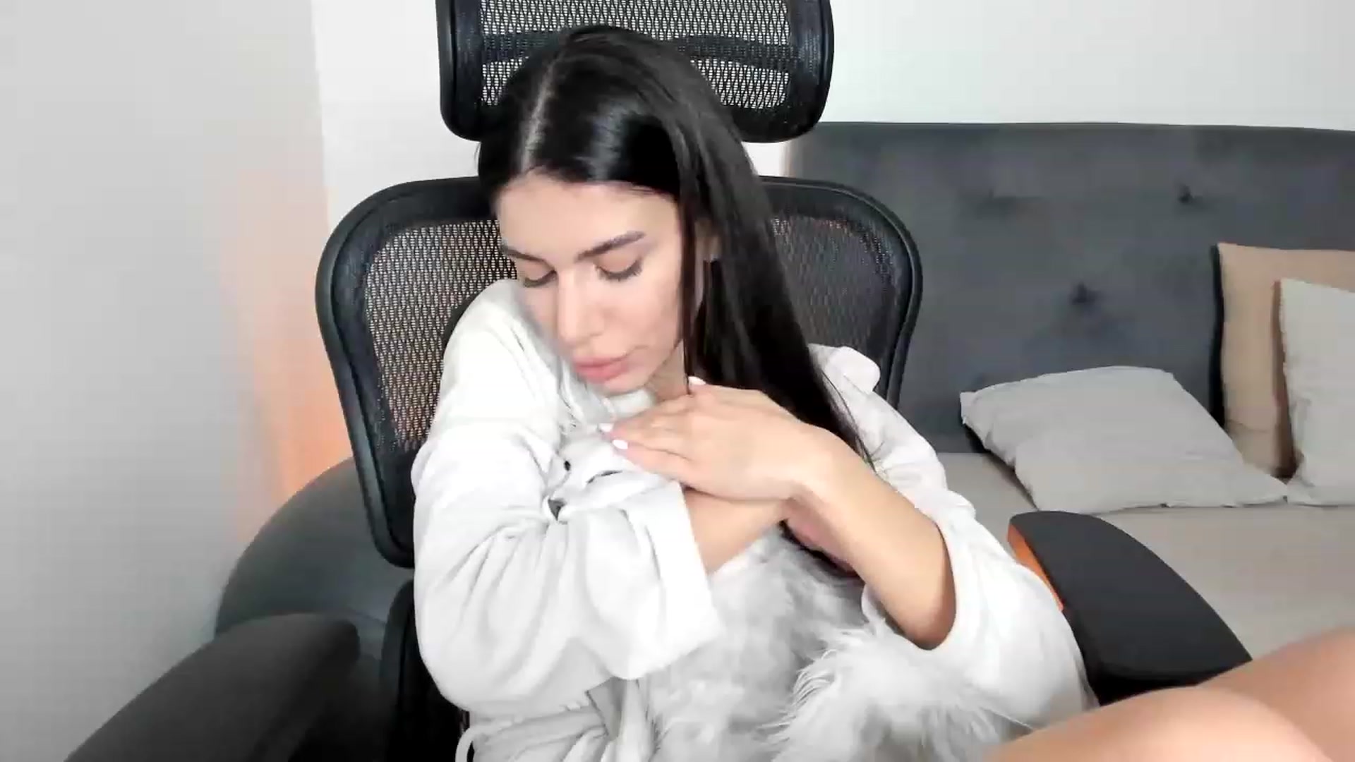 Gallery image thumbnail from Bee_Bee's myfreecams stream on, 12/15/2022, 22:07 image 2 of 20