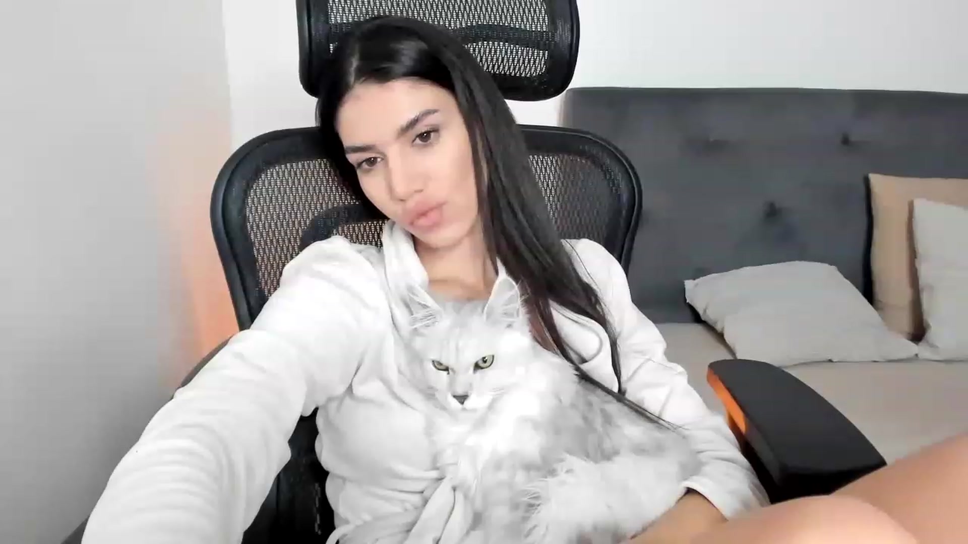 Gallery image thumbnail from Bee_Bee's myfreecams stream on, 12/15/2022, 22:07 image 3 of 20