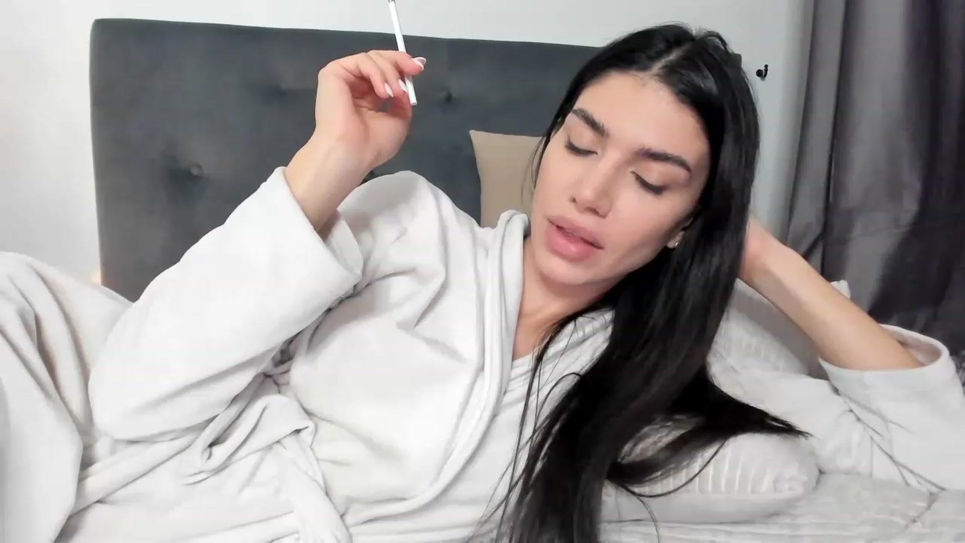 Gallery image thumbnail from Bee_Bee's myfreecams stream on, 12/15/2022, 22:39 image 1 of 20