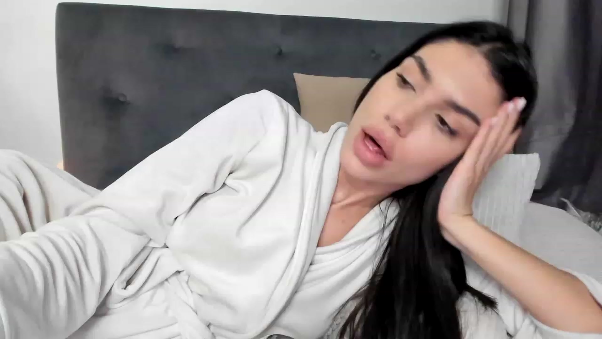 Gallery image thumbnail from Bee_Bee's myfreecams stream on, 12/15/2022, 22:39 image 3 of 20
