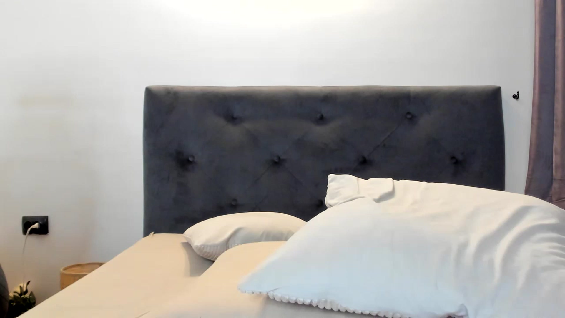 Gallery image thumbnail from Bee_Bee's myfreecams stream on, 12/17/2022, 23:26 image 3 of 20