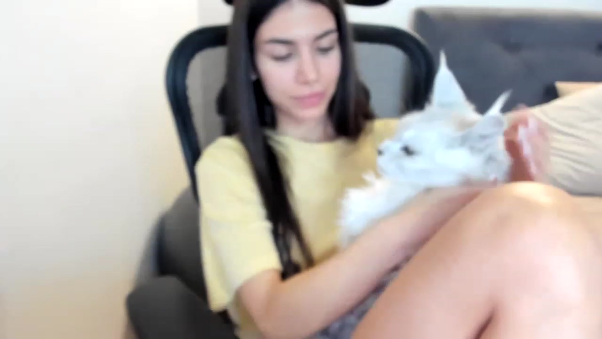 Gallery image thumbnail from Bee_Bee's myfreecams stream on, 12/18/2022, 21:45 image 4 of 20