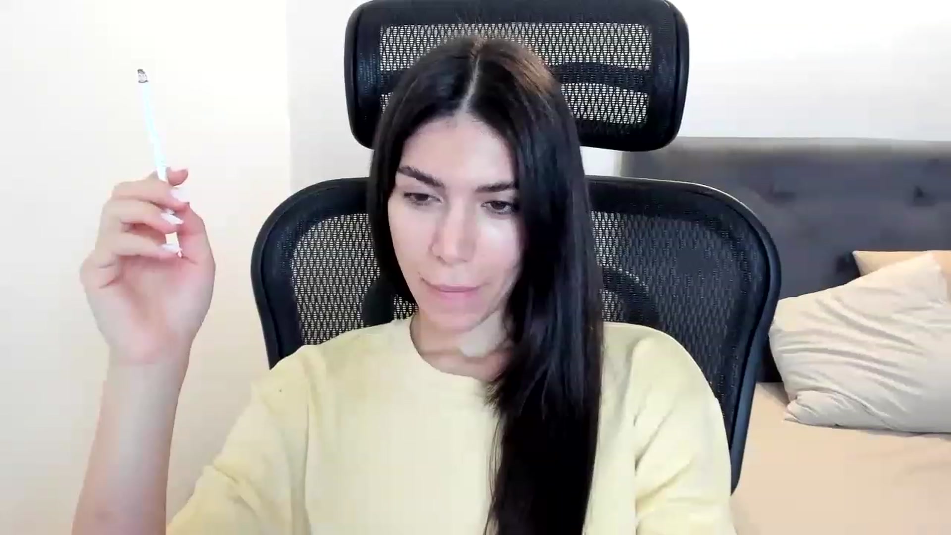 Gallery image thumbnail from Bee_Bee's myfreecams stream on, 12/18/2022, 21:45 image 13 of 20