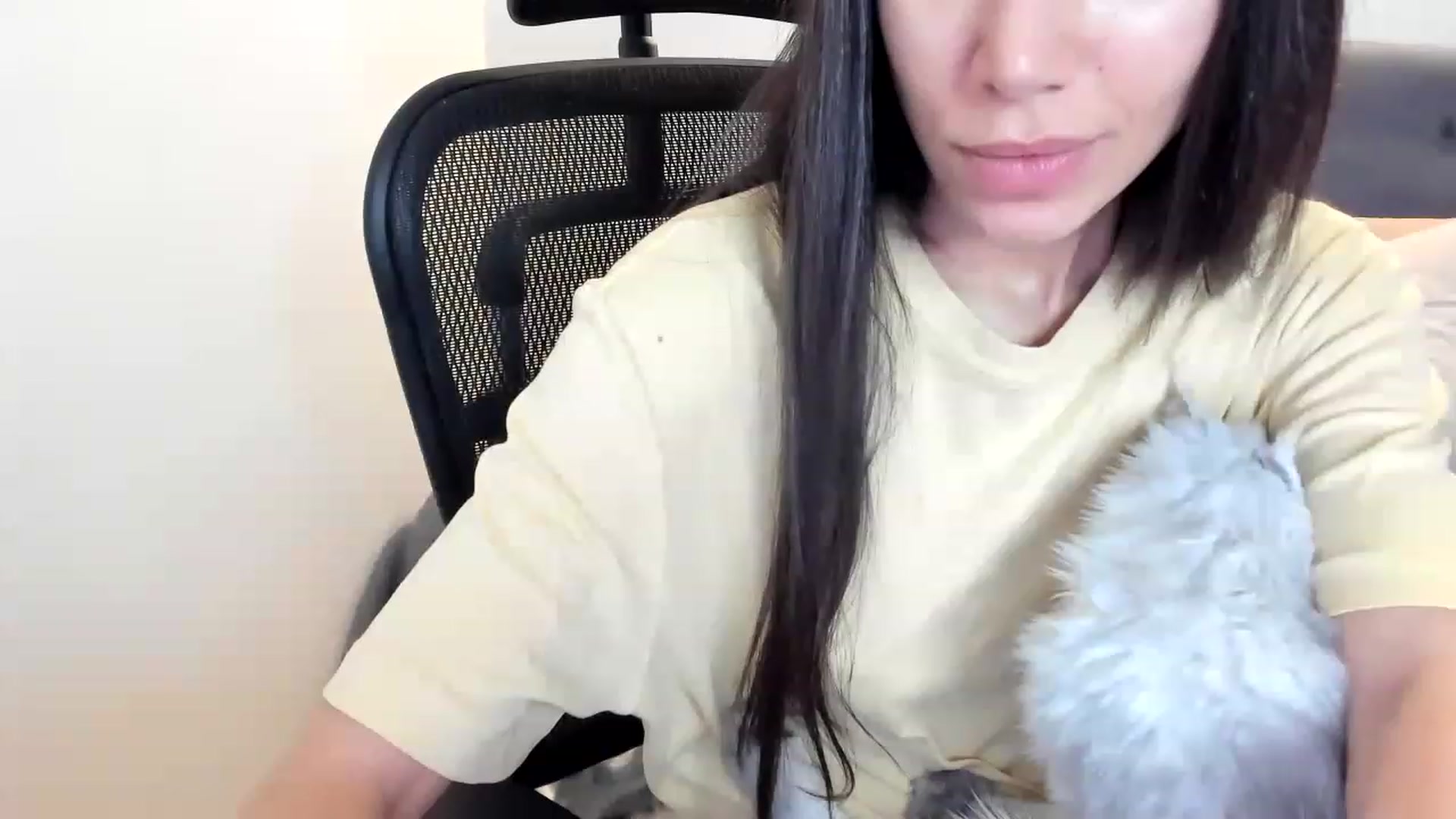Gallery image thumbnail from Bee_Bee's myfreecams stream on, 12/18/2022, 21:45 image 3 of 20