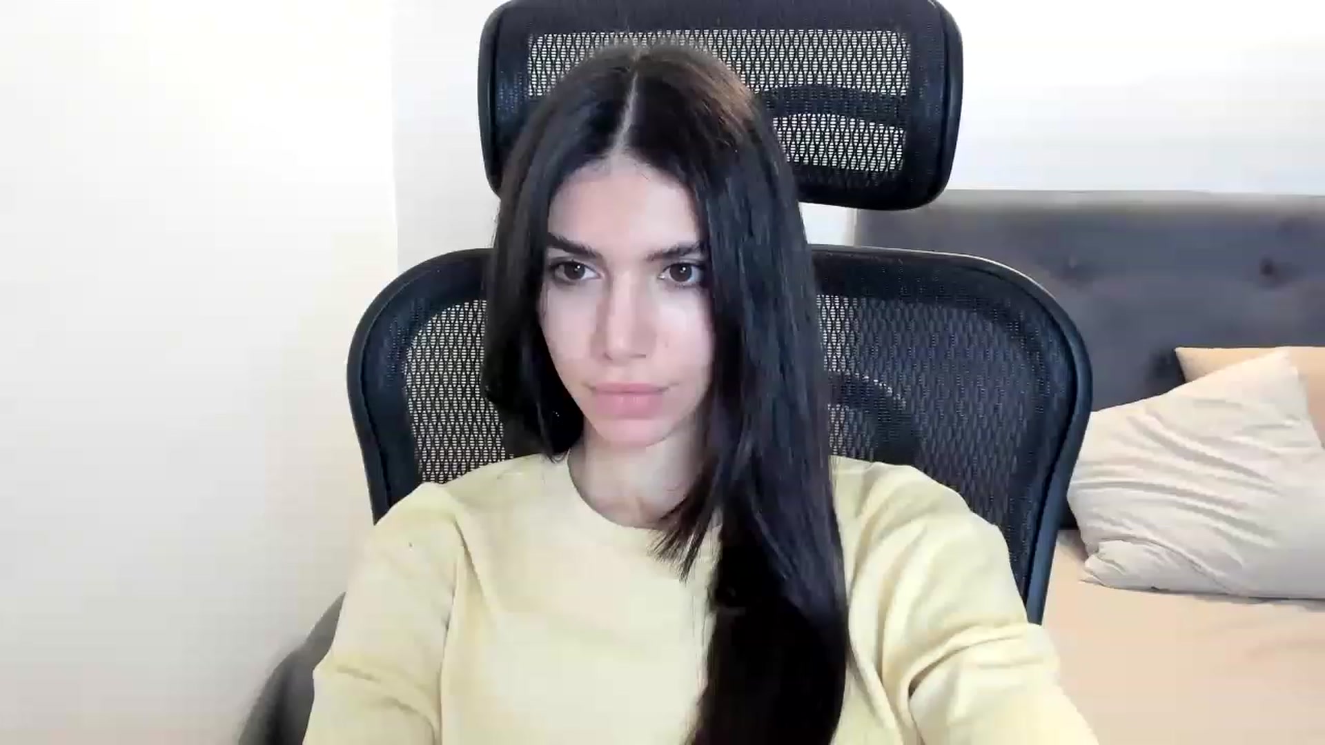 Gallery image thumbnail from Bee_Bee's myfreecams stream on, 12/18/2022, 21:45 image 19 of 20