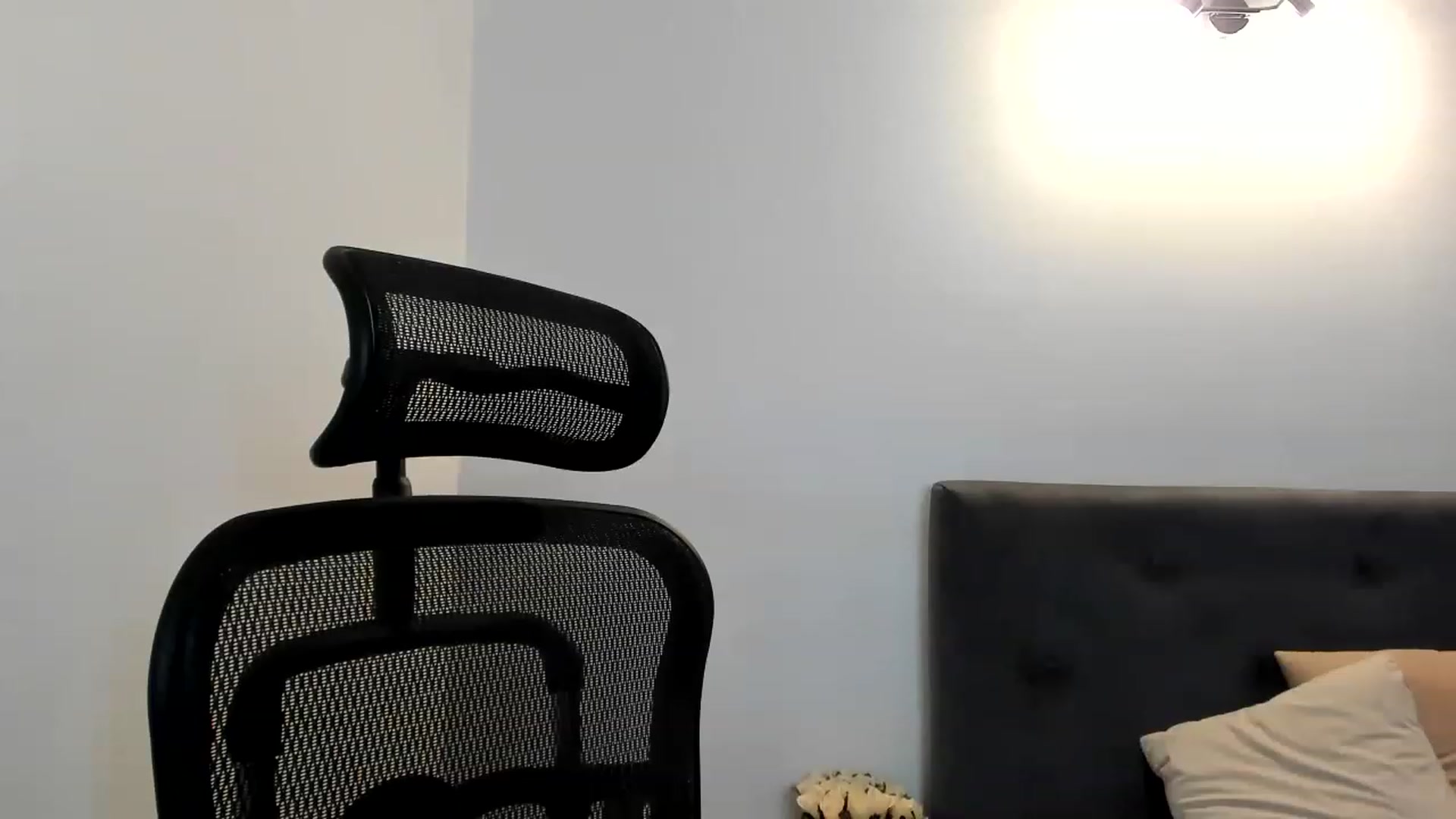 Gallery image thumbnail from Bee_Bee's myfreecams stream on, 12/18/2022, 21:45 image 9 of 20
