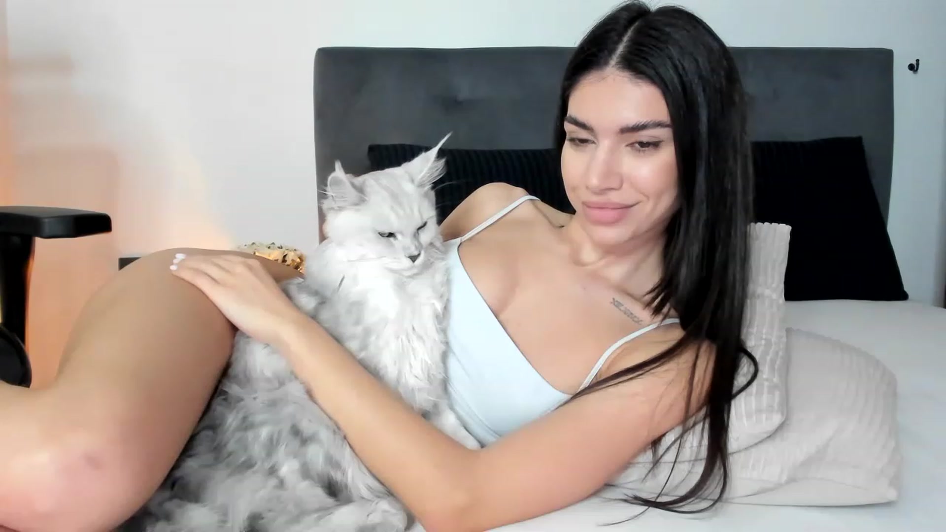 Gallery image thumbnail from Bee_Bee's myfreecams stream on, 12/19/2022, 21:40 image 13 of 20