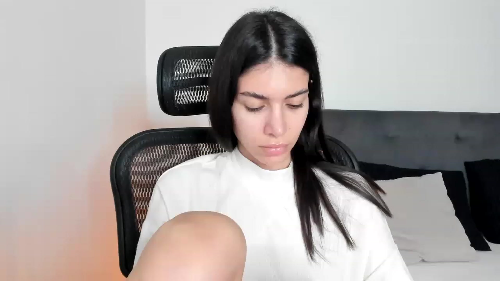 Gallery image thumbnail from Bee_Bee's myfreecams stream on, 12/21/2022, 20:12 image 4 of 20