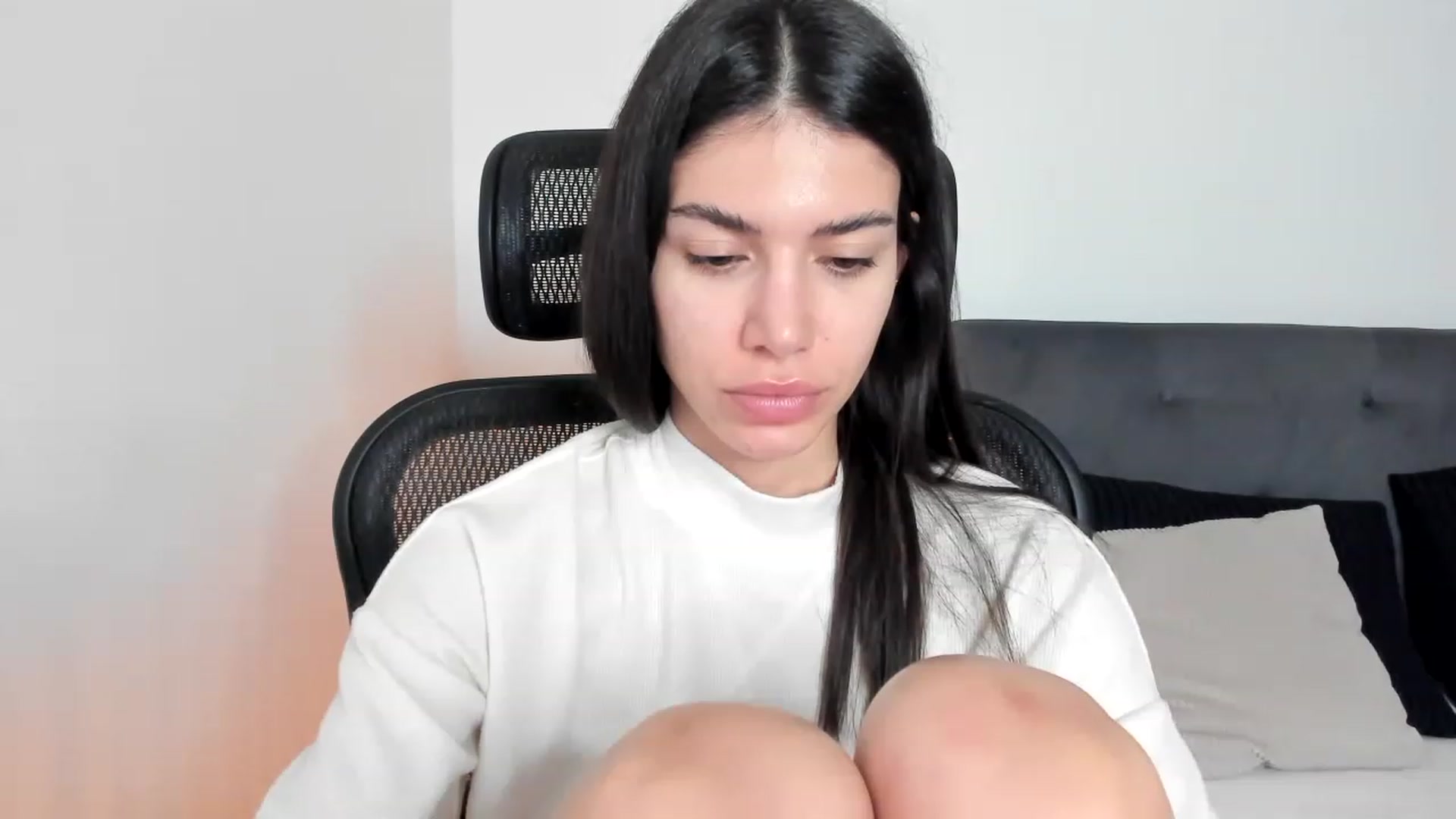 Gallery image thumbnail from Bee_Bee's myfreecams stream on, 12/21/2022, 20:12 image 5 of 20