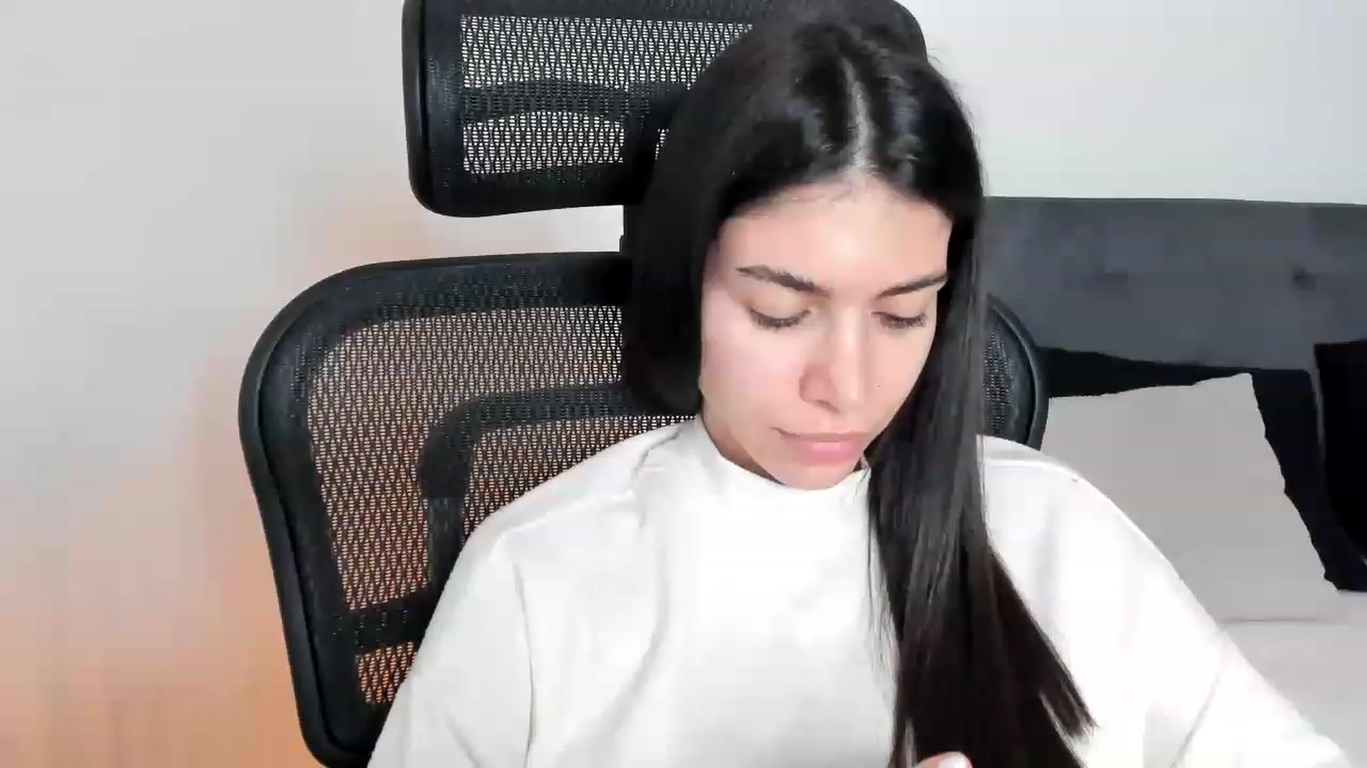 Gallery image thumbnail from Bee_Bee's myfreecams stream on, 12/21/2022, 20:12 image 14 of 20