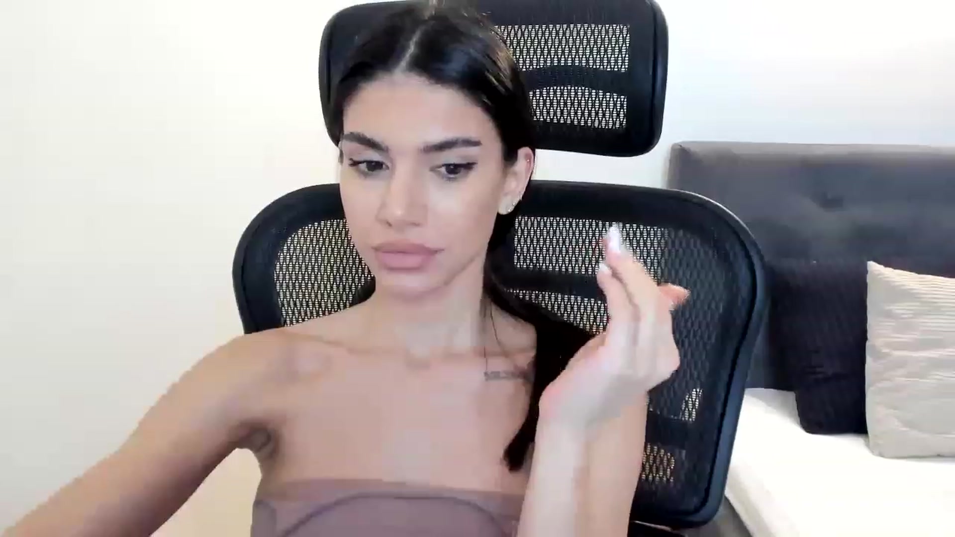 Gallery image thumbnail from Bee_Bee's myfreecams stream on, 12/23/2022, 21:43 image 6 of 20