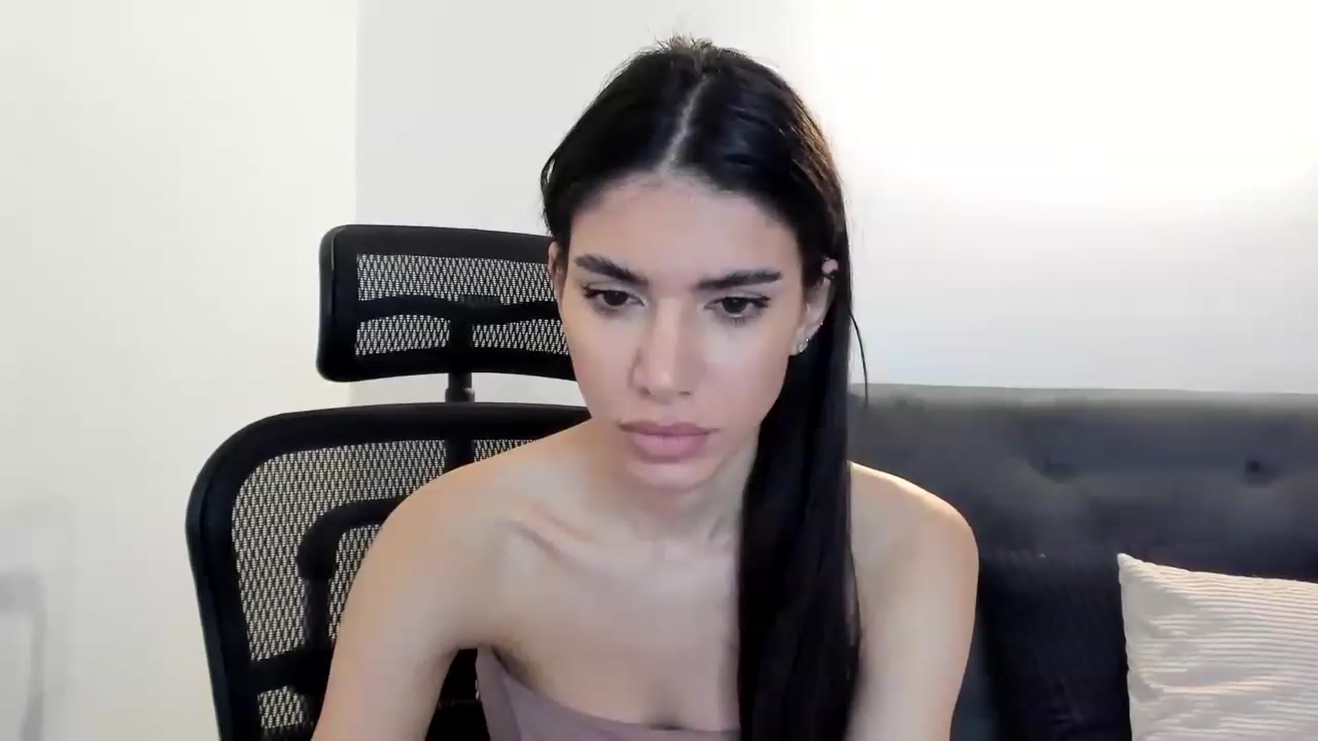 Gallery image thumbnail from Bee_Bee's myfreecams stream on, 12/23/2022, 21:43 image 19 of 20