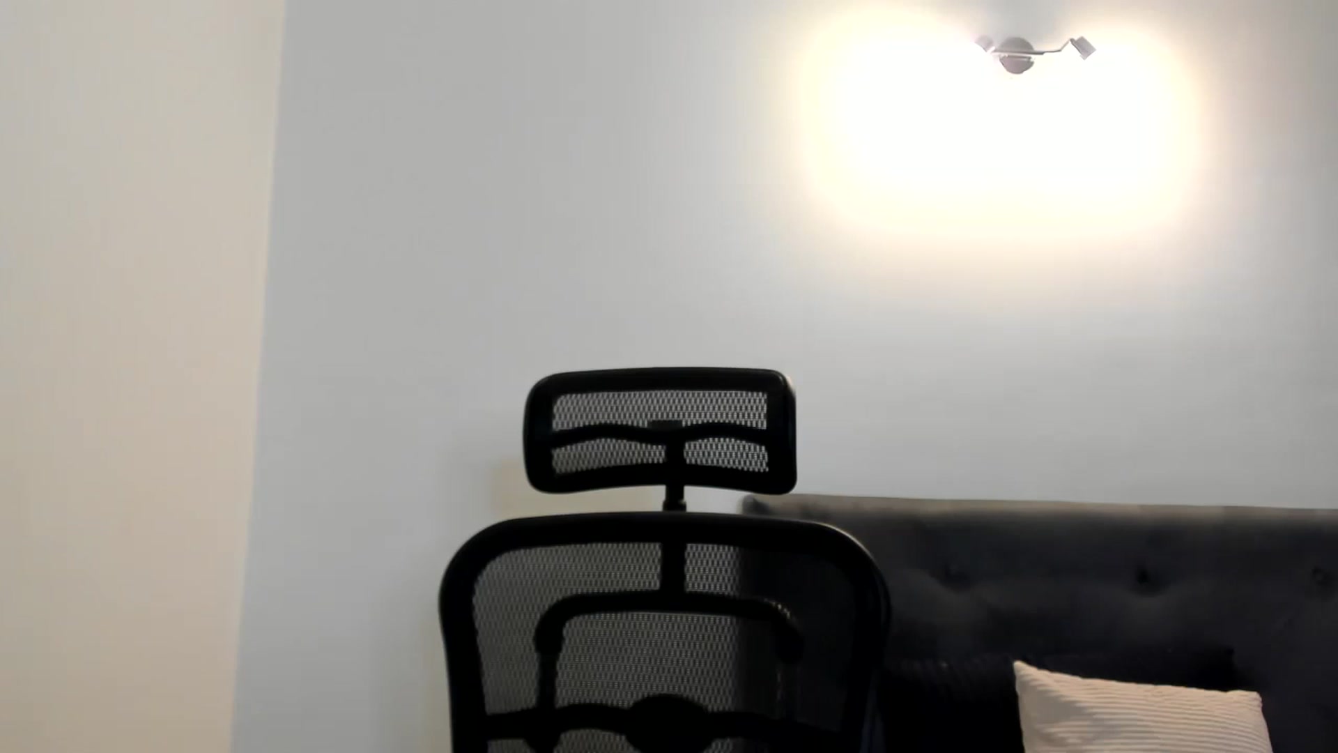 Gallery image thumbnail from Bee_Bee's myfreecams stream on, 12/23/2022, 21:43 image 16 of 20