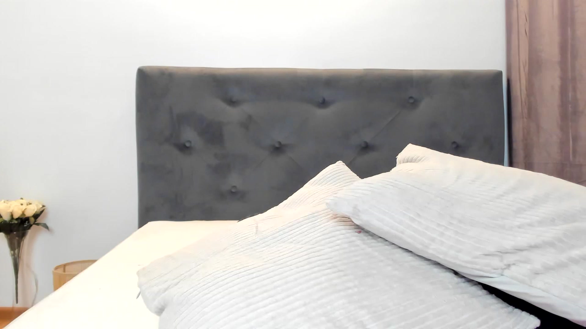 Gallery image thumbnail from Bee_Bee's myfreecams stream on, 12/25/2022, 23:13 image 17 of 20