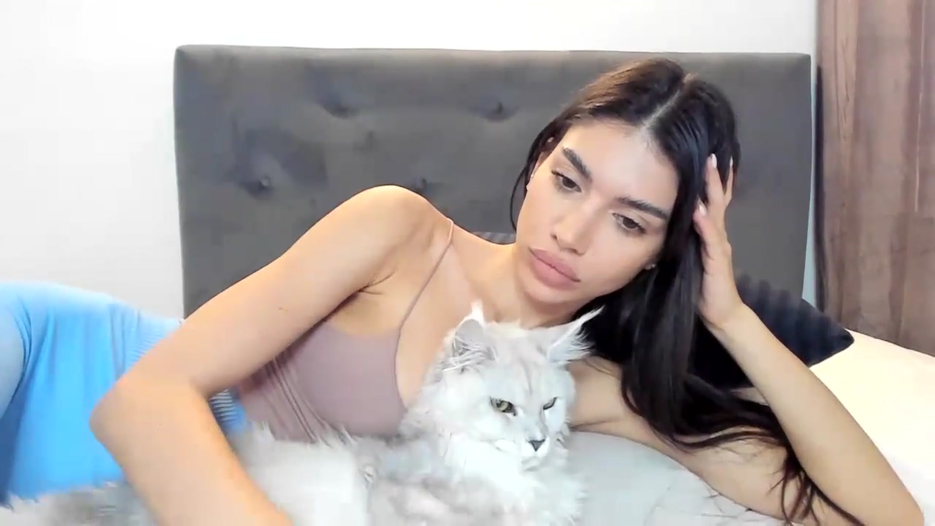 Gallery image thumbnail from Bee_Bee's myfreecams stream on, 12/27/2022, 22:54 image 6 of 20