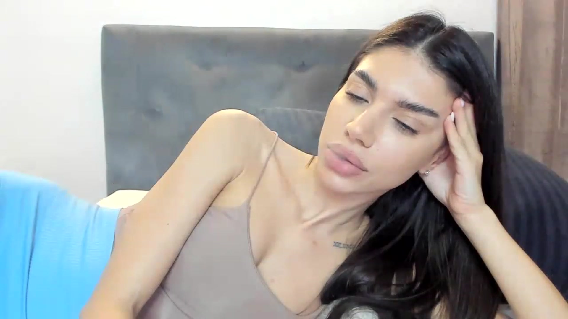 Gallery image thumbnail from Bee_Bee's myfreecams stream on, 12/27/2022, 22:54 image 12 of 20