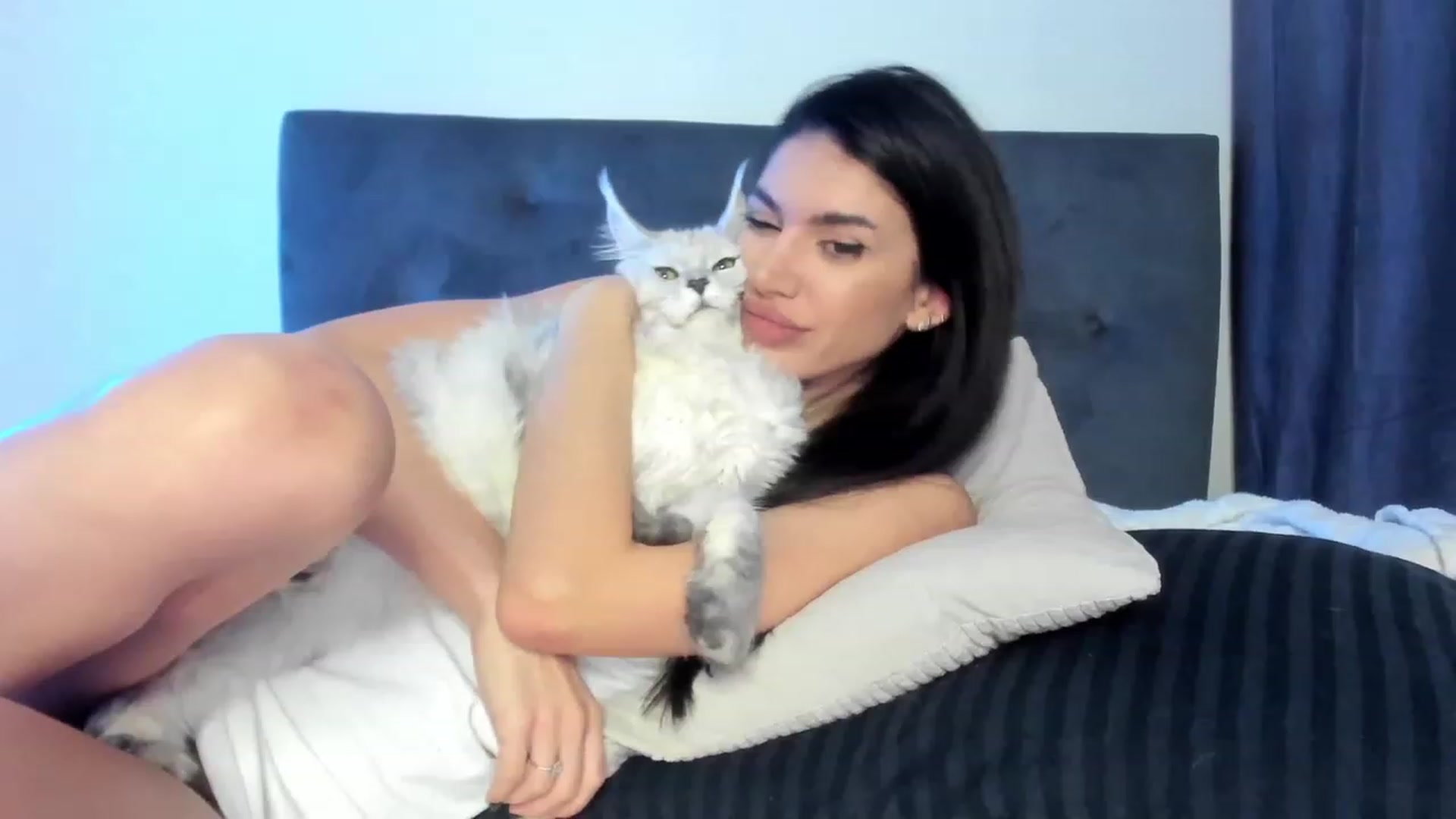 Gallery image thumbnail from Bee_Bee's myfreecams stream on, 01/14/2023, 24:03 image 3 of 20