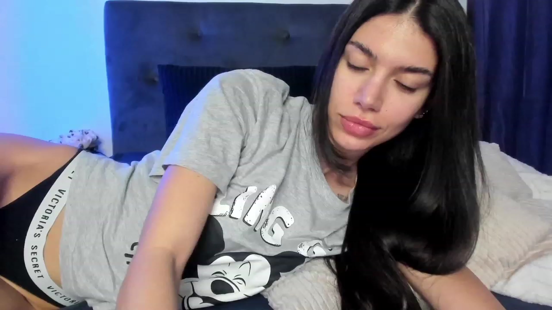 Gallery image thumbnail from Bee_Bee's myfreecams stream on, 01/17/2023, 22:13 image 6 of 20