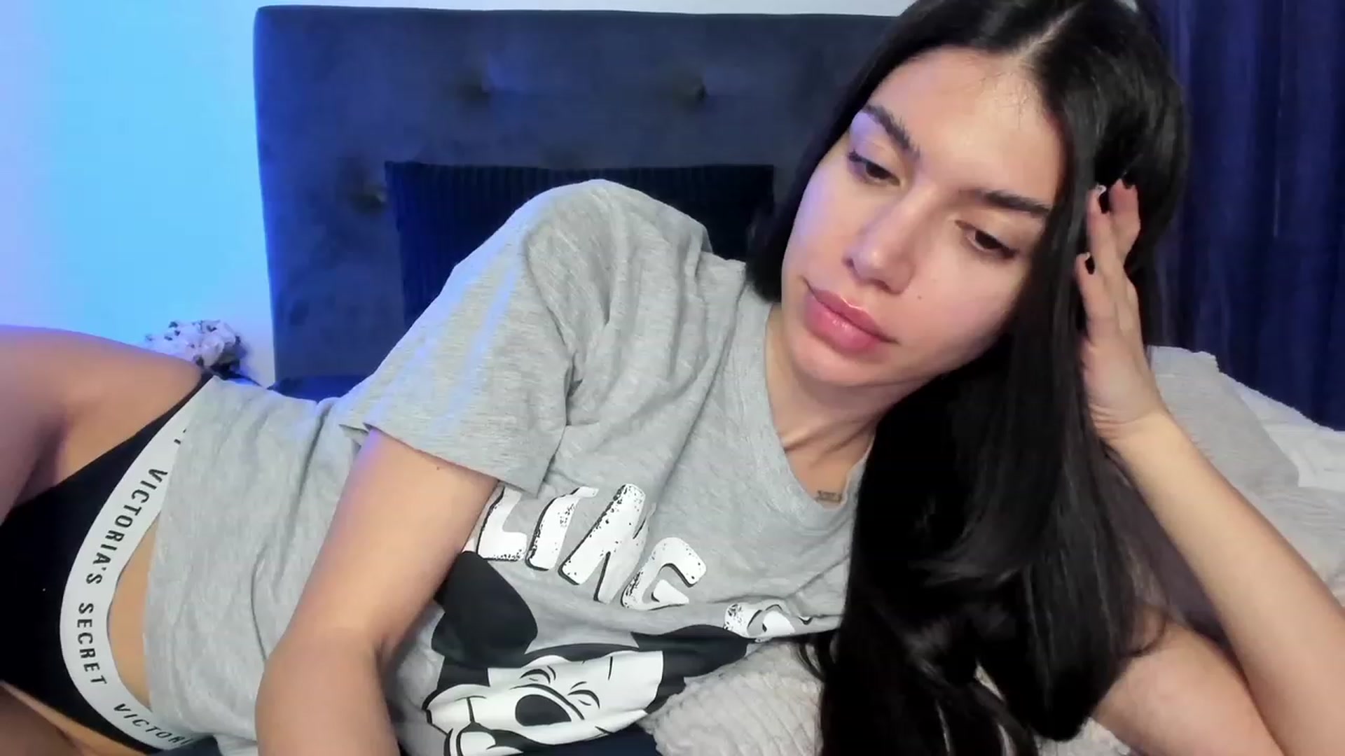 Gallery image thumbnail from Bee_Bee's myfreecams stream on, 01/17/2023, 22:13 image 8 of 20