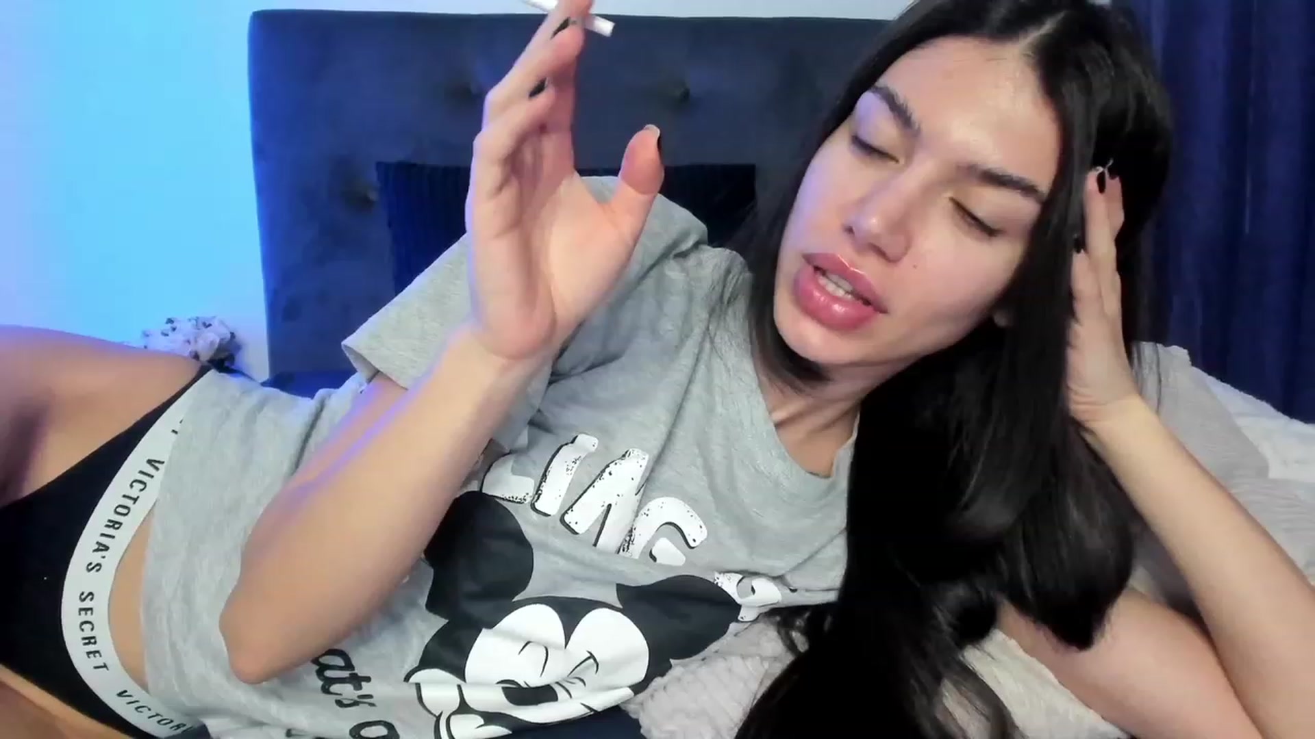 Gallery image thumbnail from Bee_Bee's myfreecams stream on, 01/17/2023, 22:13 image 5 of 20