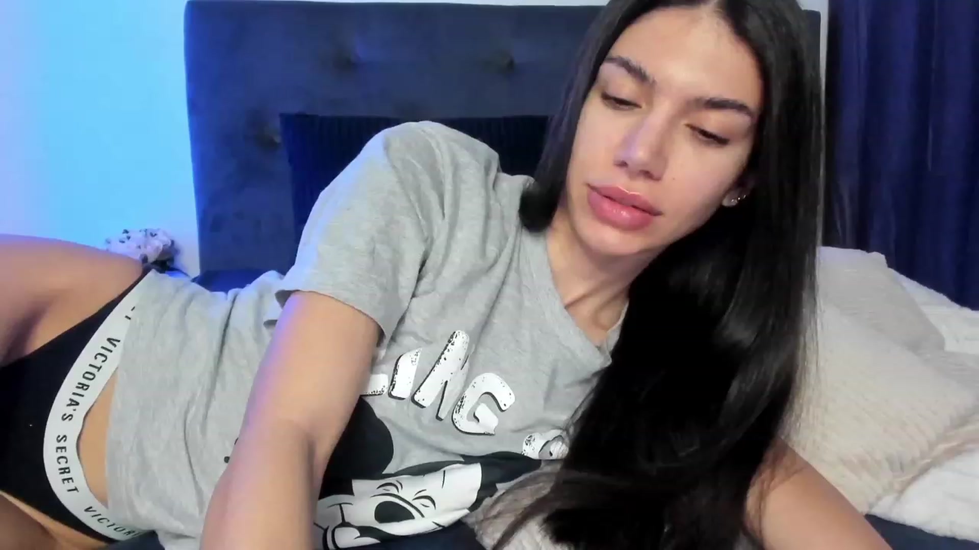 Gallery image thumbnail from Bee_Bee's myfreecams stream on, 01/17/2023, 22:13 image 9 of 20