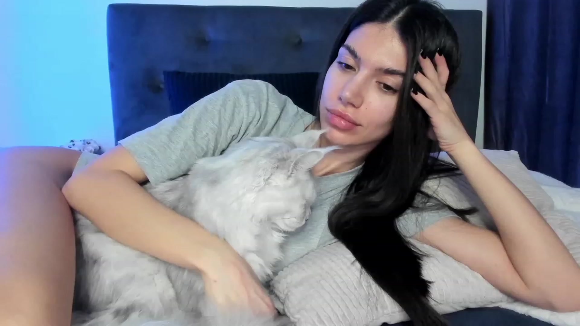 Gallery image thumbnail from Bee_Bee's myfreecams stream on, 01/17/2023, 22:13 image 15 of 20