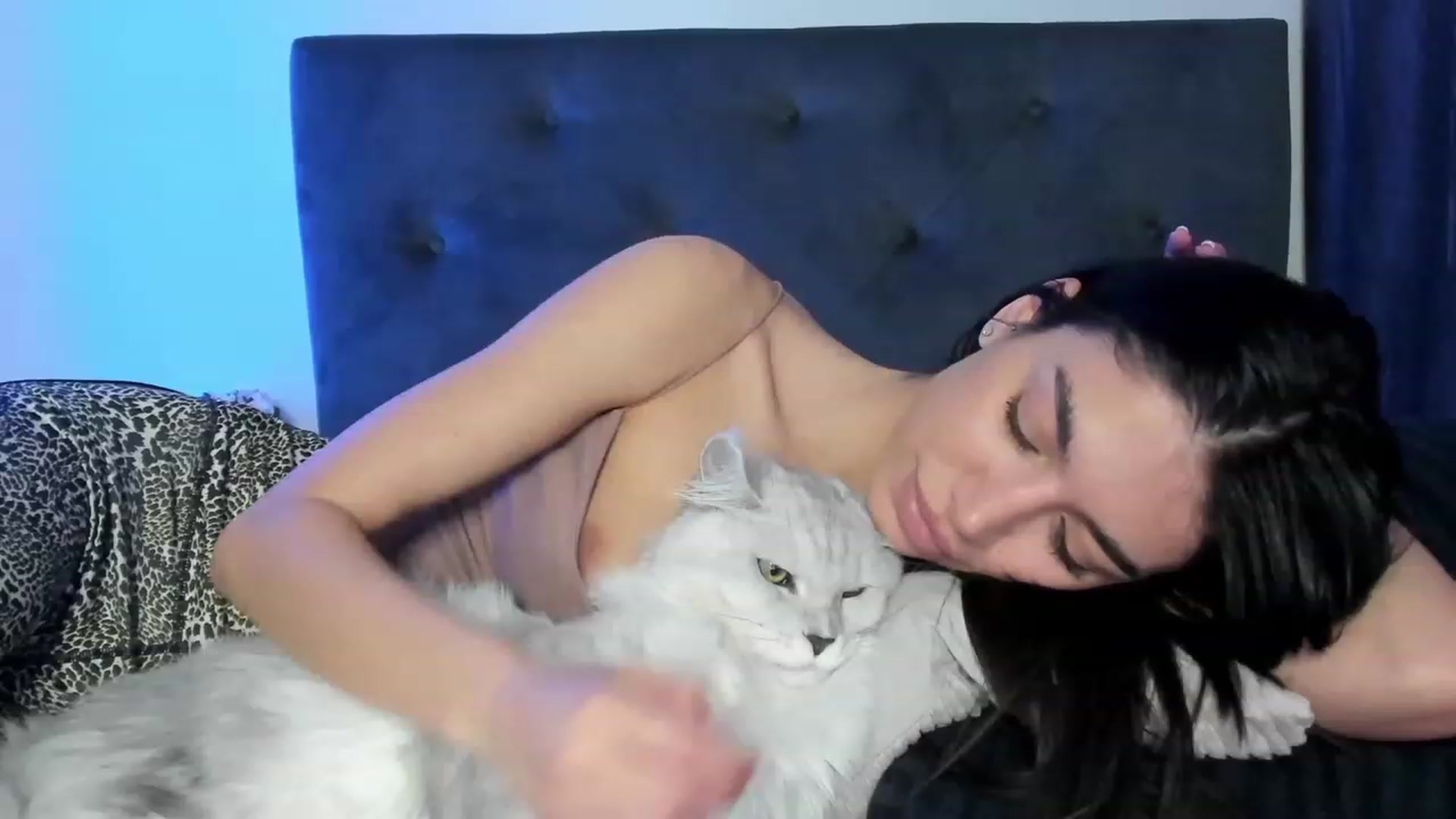 Gallery image thumbnail from Bee_Bee's myfreecams stream on, 01/21/2023, 22:35 image 7 of 20