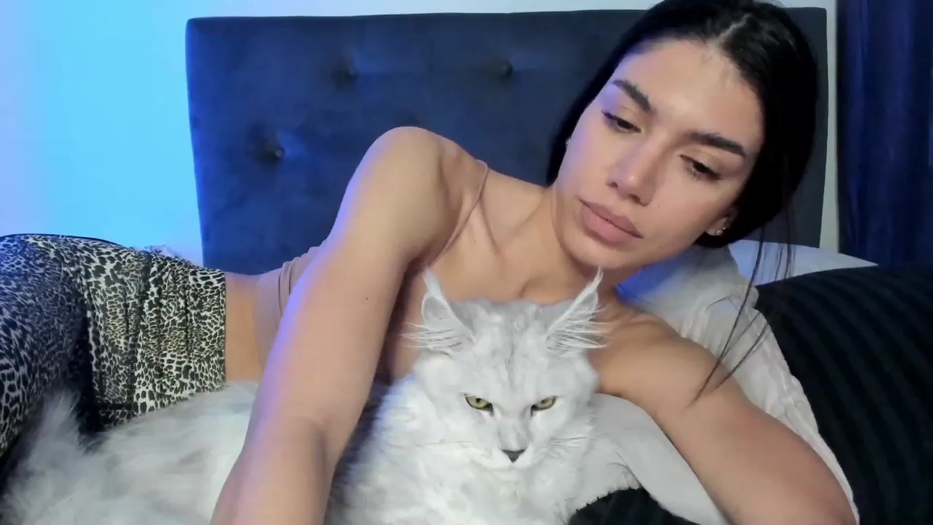 Gallery image thumbnail from Bee_Bee's myfreecams stream on, 01/21/2023, 22:35 image 4 of 20