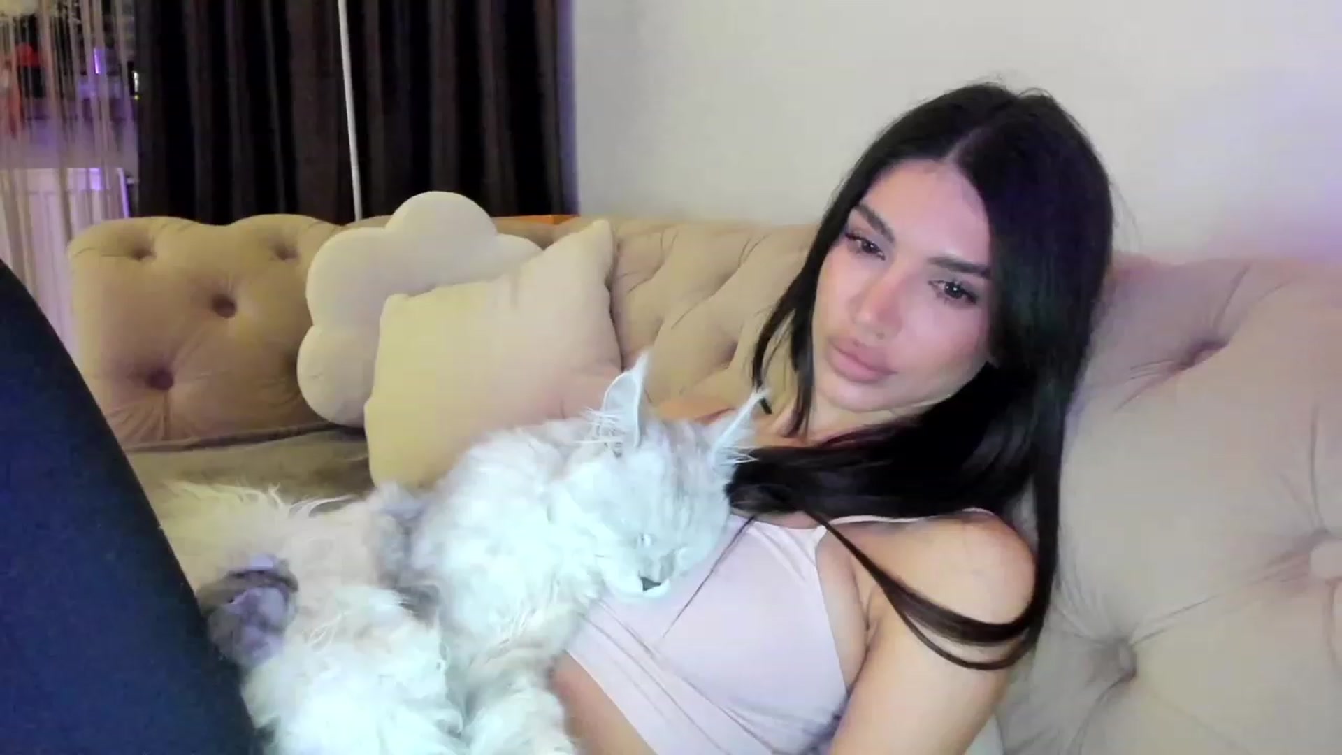 Gallery image thumbnail from Bee_Bee's myfreecams stream on, 01/28/2023, 20:57 image 10 of 20