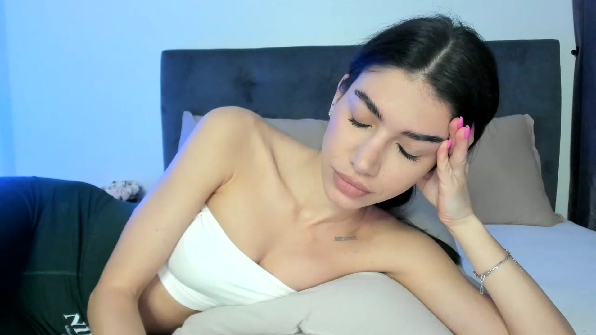 Gallery image thumbnail from Bee_Bee's myfreecams stream on, 02/07/2023, 21:15 image 1 of 20
