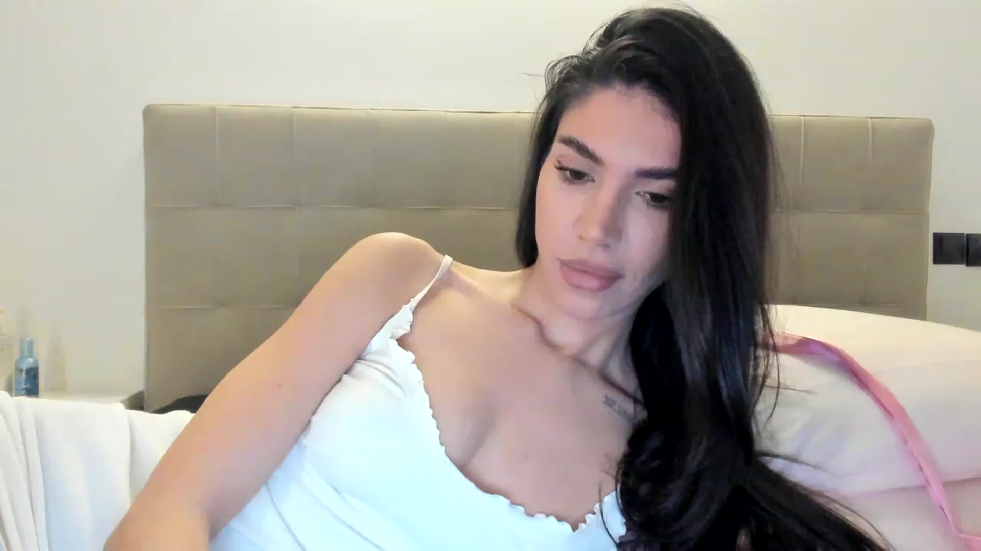Gallery image thumbnail from Bee_Bee's myfreecams stream on, 02/09/2023, 22:14 image 9 of 20