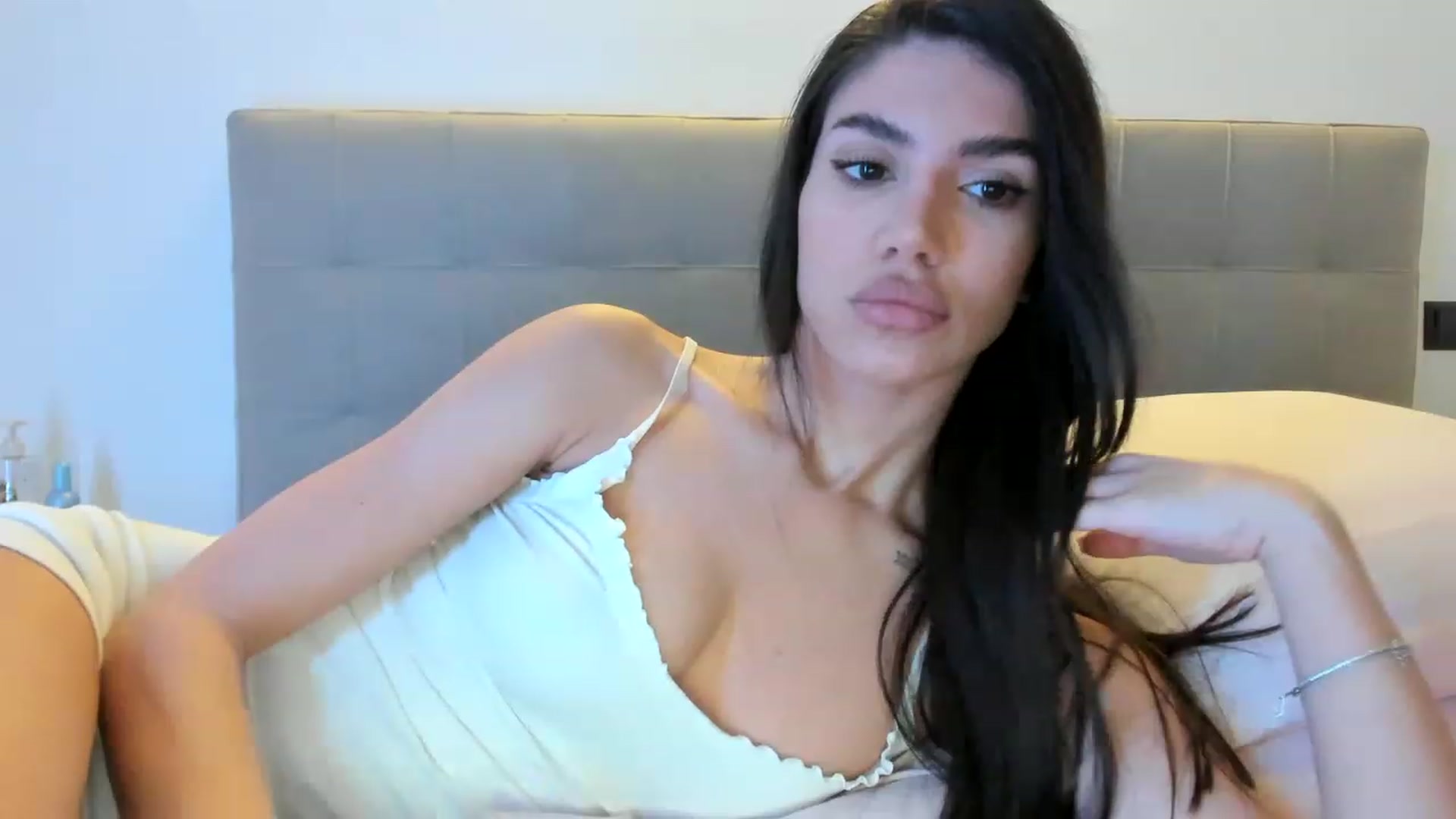 Gallery image thumbnail from Bee_Bee's myfreecams stream on, 02/09/2023, 22:14 image 14 of 20