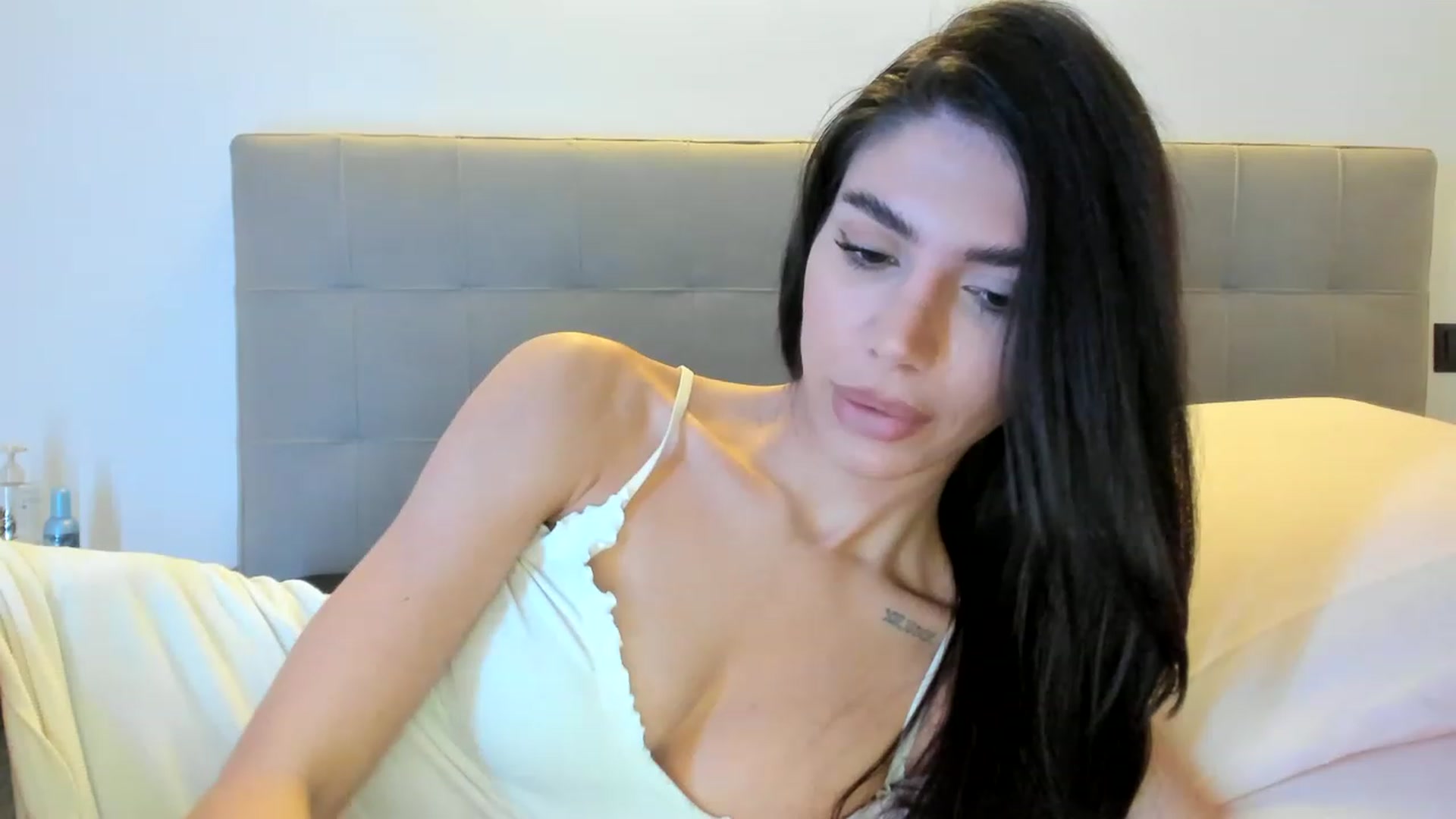 Gallery image thumbnail from Bee_Bee's myfreecams stream on, 02/09/2023, 22:14 image 17 of 20