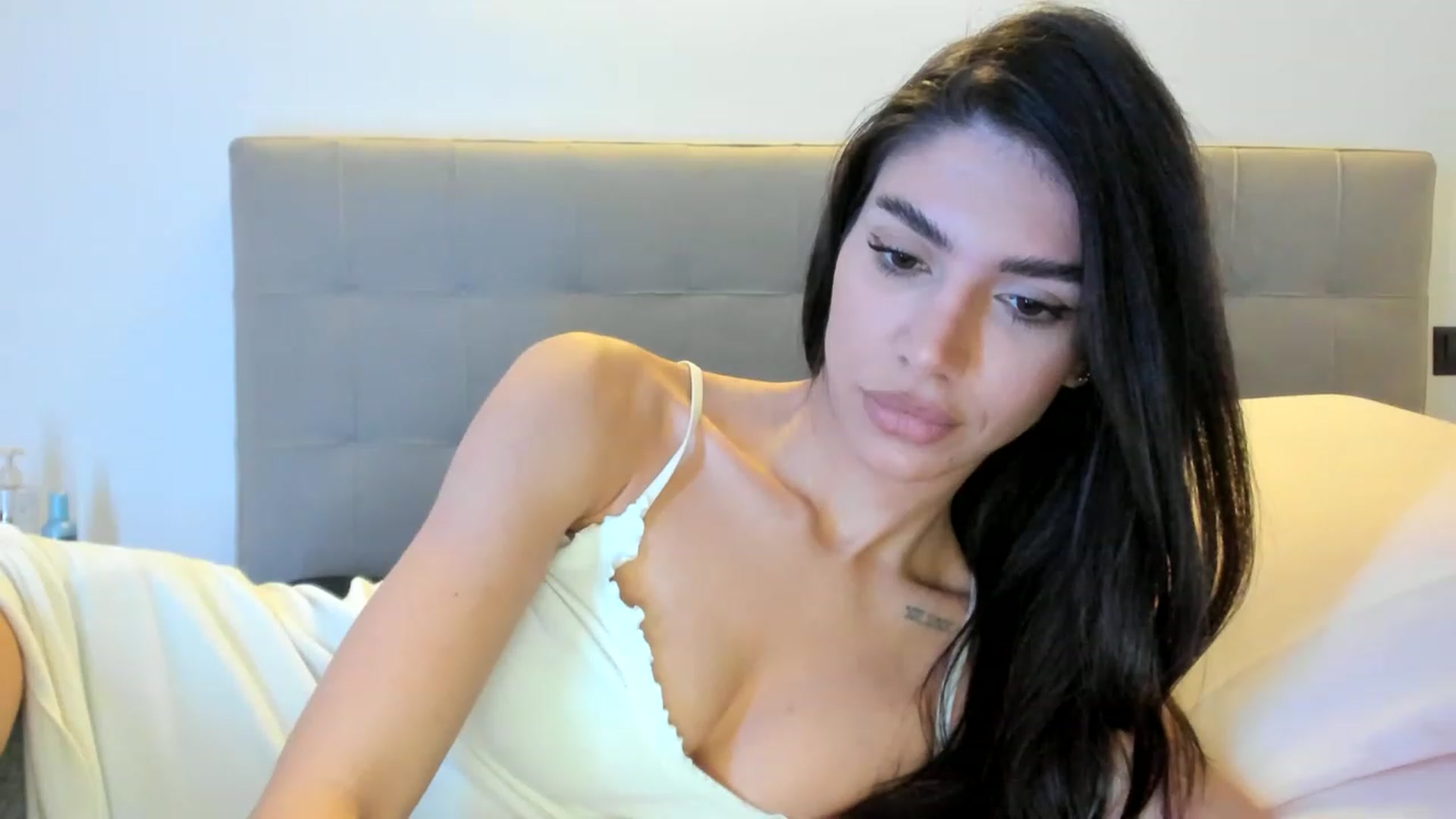Gallery image thumbnail from Bee_Bee's myfreecams stream on, 02/09/2023, 22:14 image 16 of 20