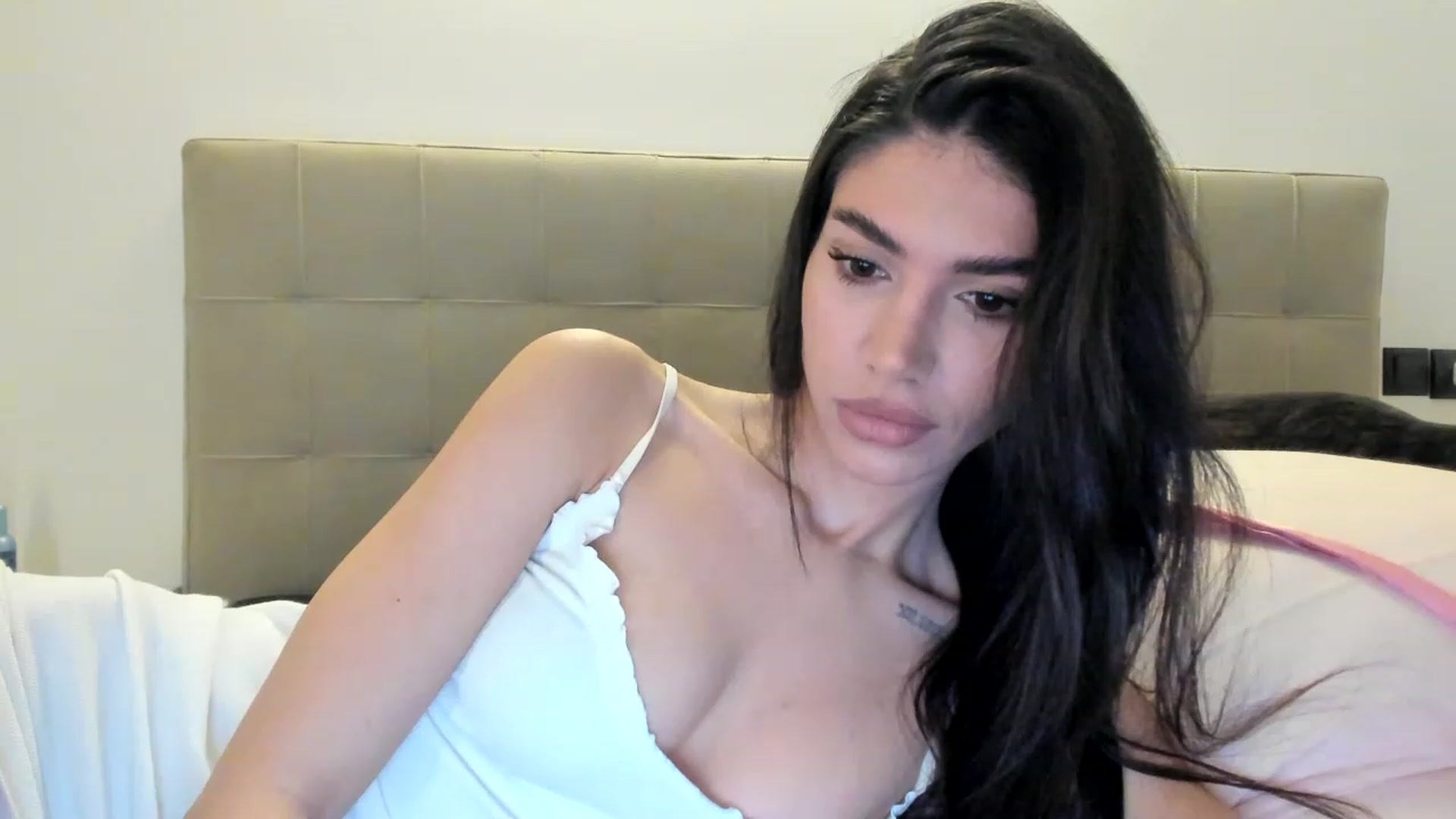 Gallery image thumbnail from Bee_Bee's myfreecams stream on, 02/09/2023, 22:14 image 7 of 20