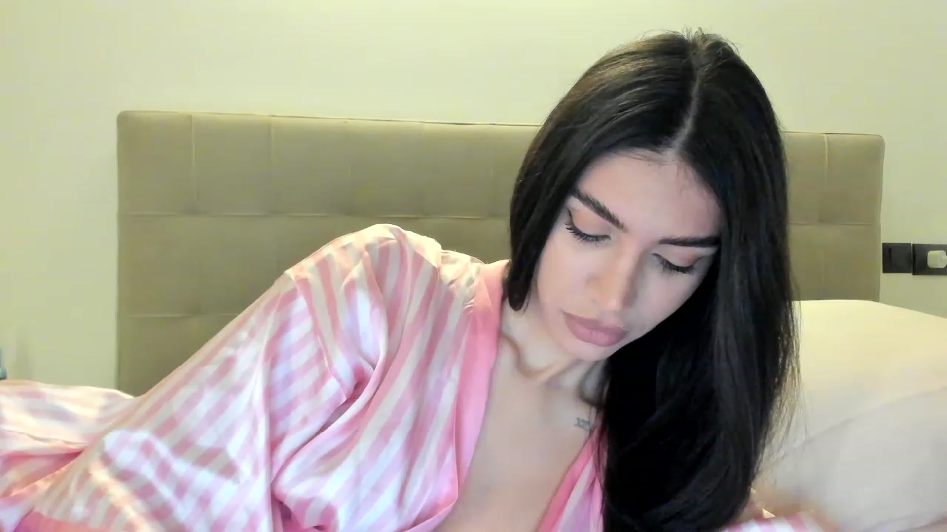 Gallery image thumbnail from Bee_Bee's myfreecams stream on, 02/09/2023, 22:14 image 3 of 20