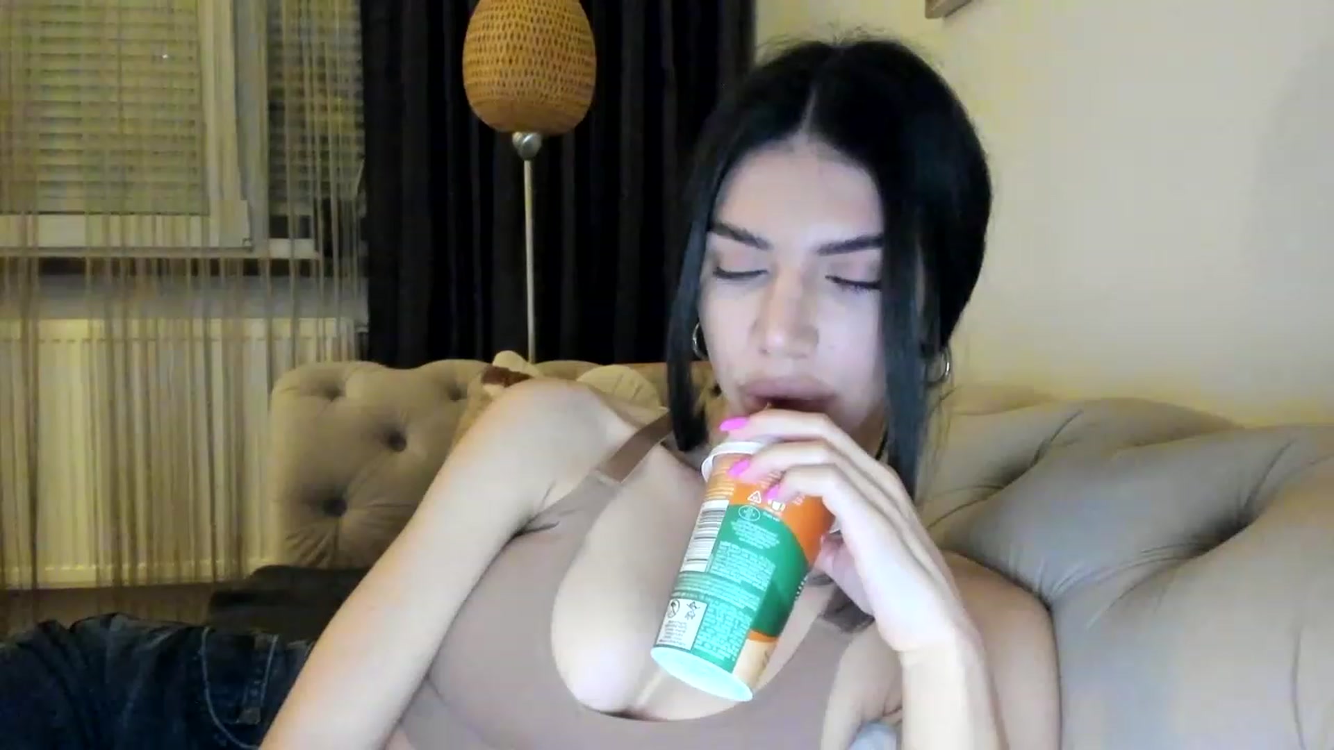 Gallery image thumbnail from Bee_Bee's myfreecams stream on, 02/18/2023, 22:19 image 10 of 20