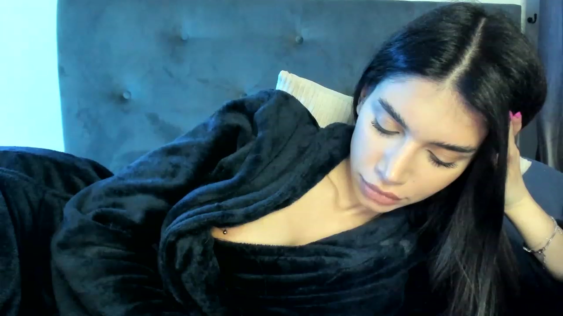 Gallery image thumbnail from Bee_Bee's myfreecams stream on, 02/21/2023, 24:20 image 7 of 20