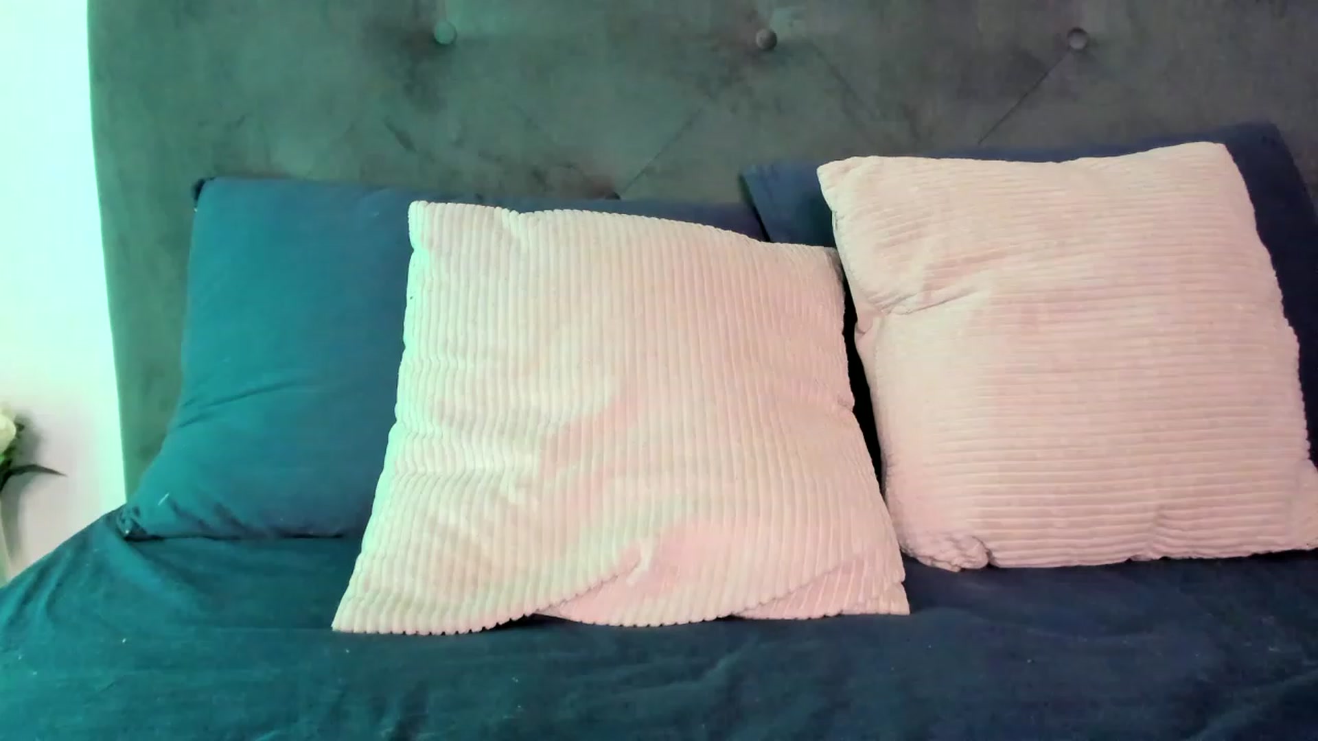 Gallery image thumbnail from Bee_Bee's myfreecams stream on, 02/26/2023, 24:00 image 1 of 20