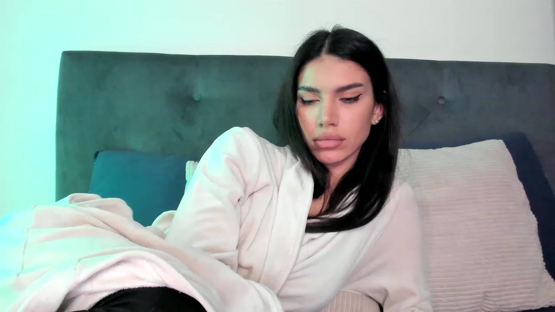 Gallery image thumbnail from Bee_Bee's myfreecams stream on, 02/26/2023, 24:00 image 4 of 20